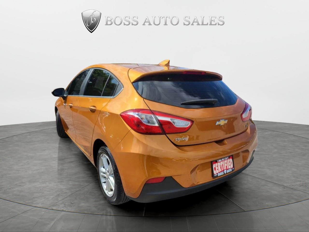 2017 Chevrolet Cruze Hatchback LT (Automatic) Photo2