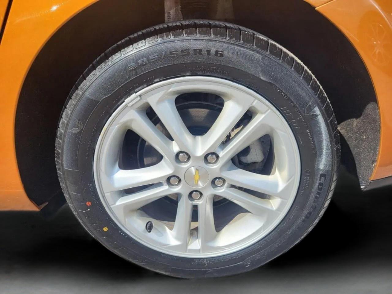 2017 Chevrolet Cruze Hatchback LT (Automatic) Photo