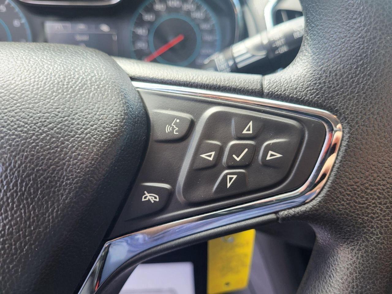 2017 Chevrolet Cruze 2LT Hatchback Photo