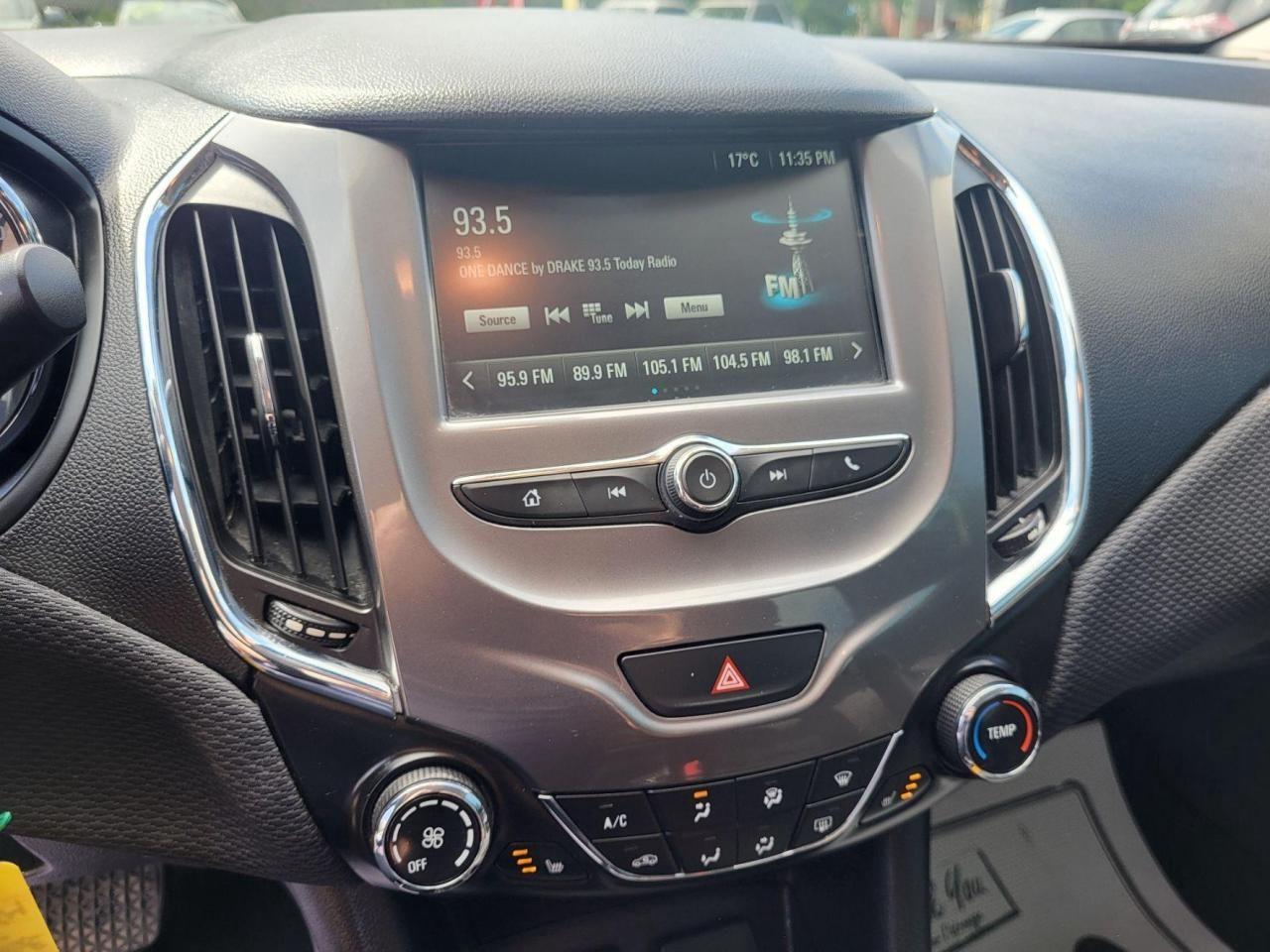 2017 Chevrolet Cruze Hatchback LT (Automatic) Photo