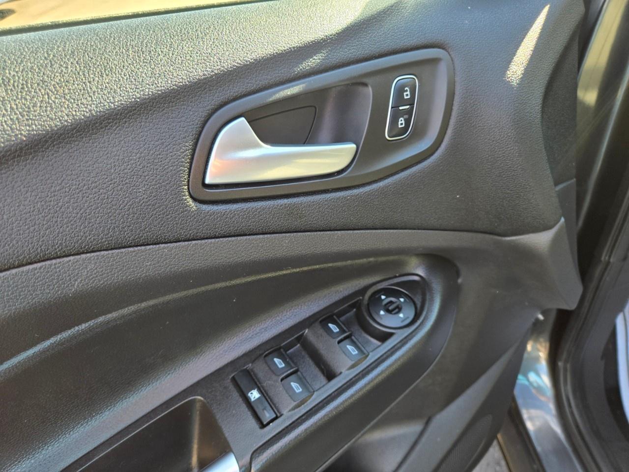 2017 Ford Escape FWD 4dr SE Photo