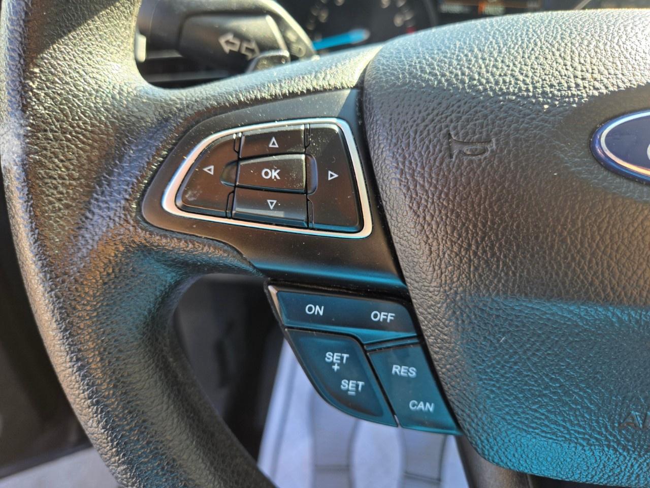 2017 Ford Escape FWD 4dr SE Photo