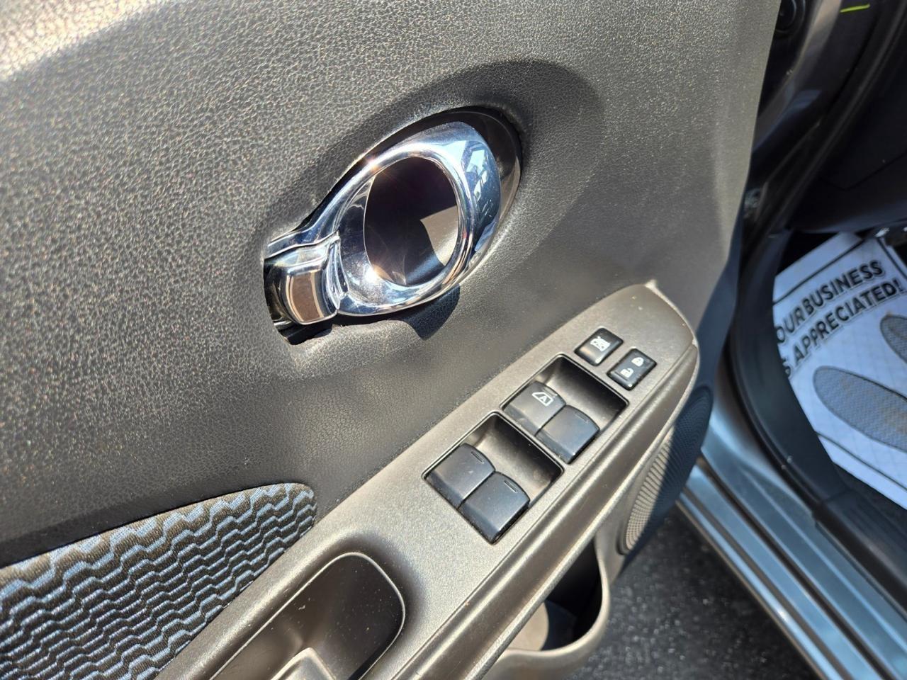 2017 Nissan Versa Note 5DR HB AUTO 1.6 SV Photo