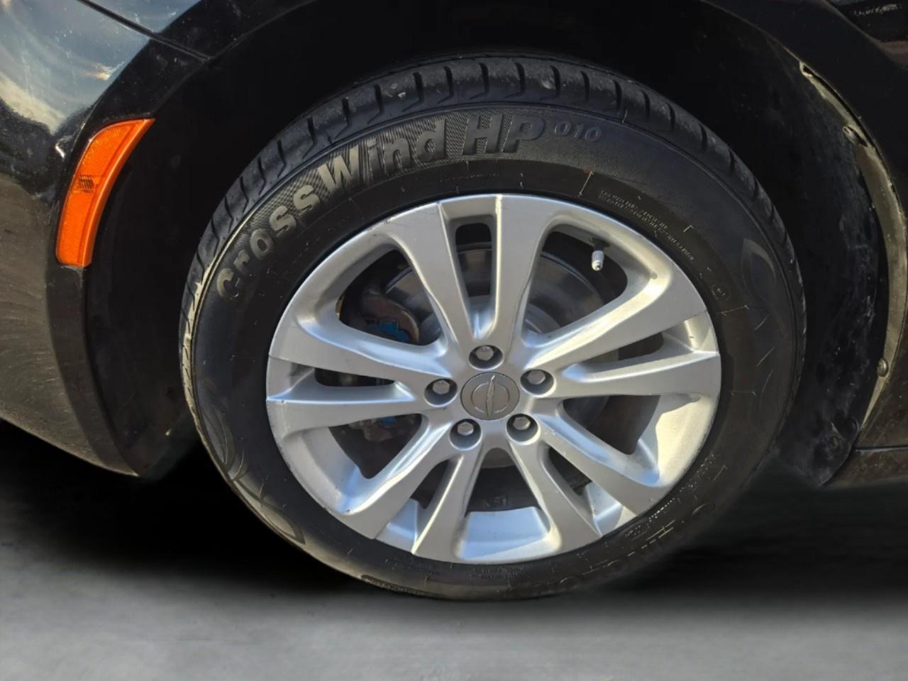 2015 Chrysler 200 4dr Sdn Limited FWD Photo