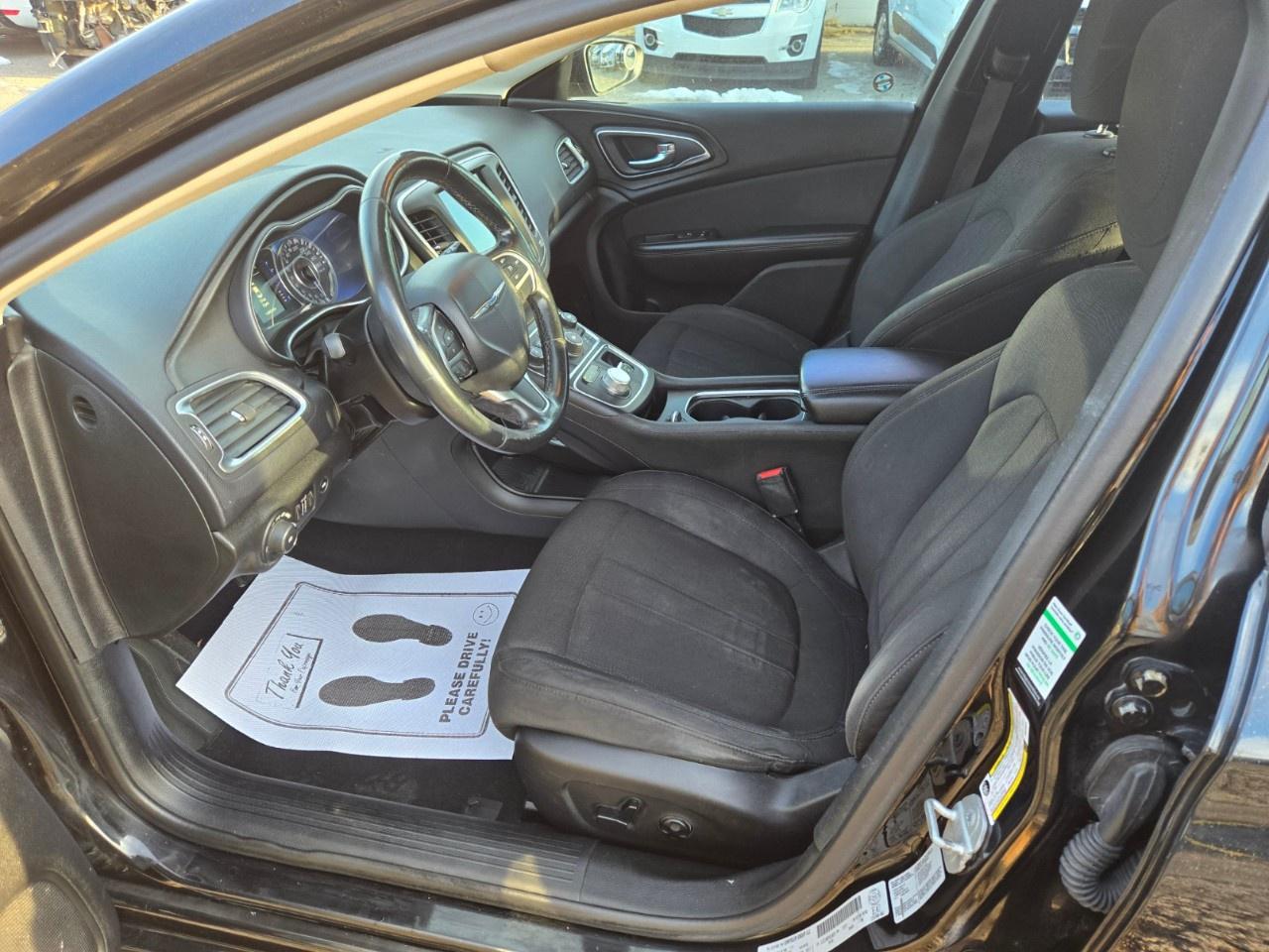 2015 Chrysler 200 4dr Sdn Limited FWD Photo