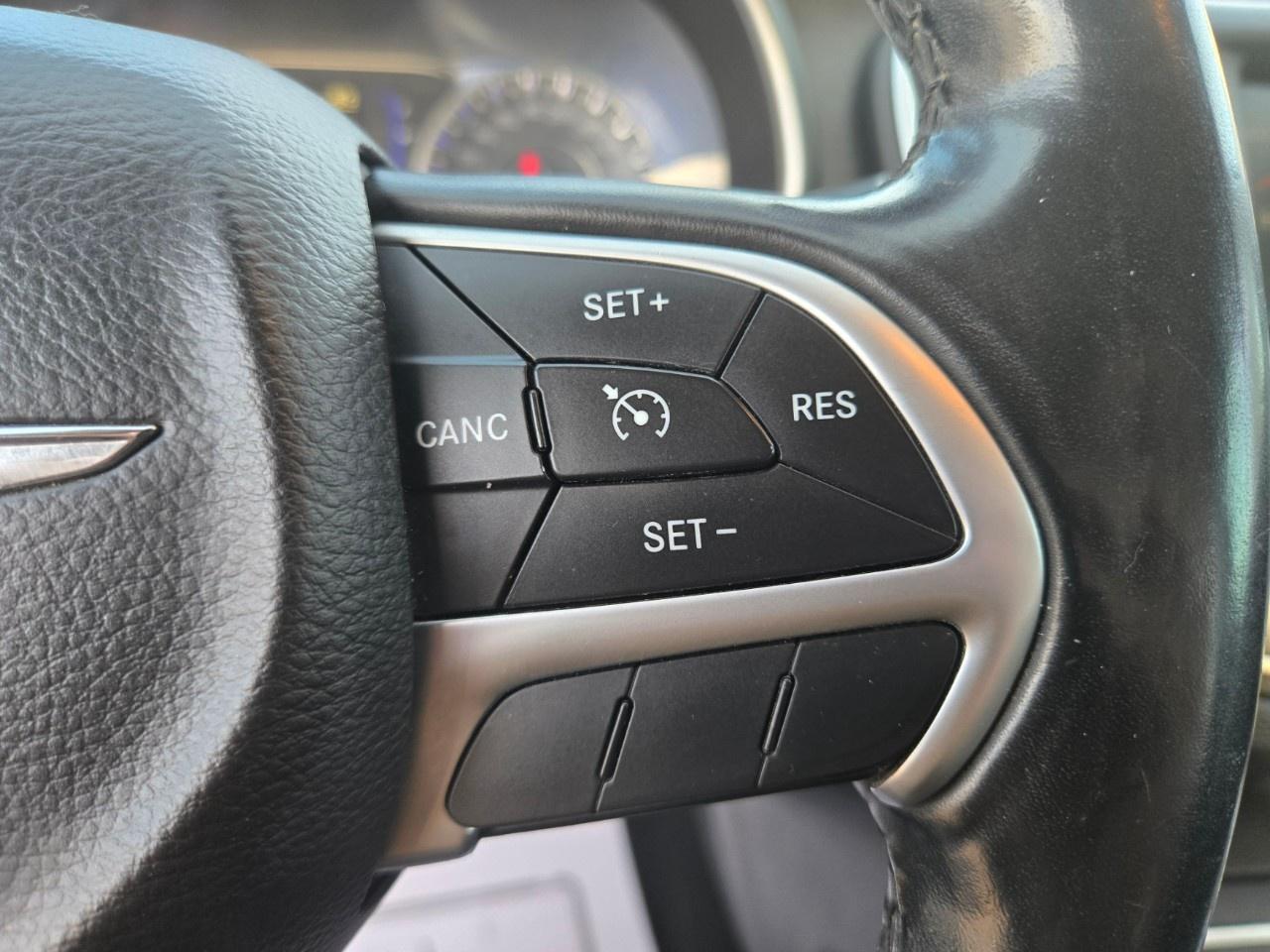 2015 Chrysler 200 4dr Sdn Limited FWD Photo