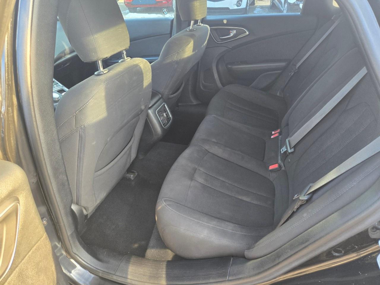 2015 Chrysler 200 4dr Sdn Limited FWD Photo