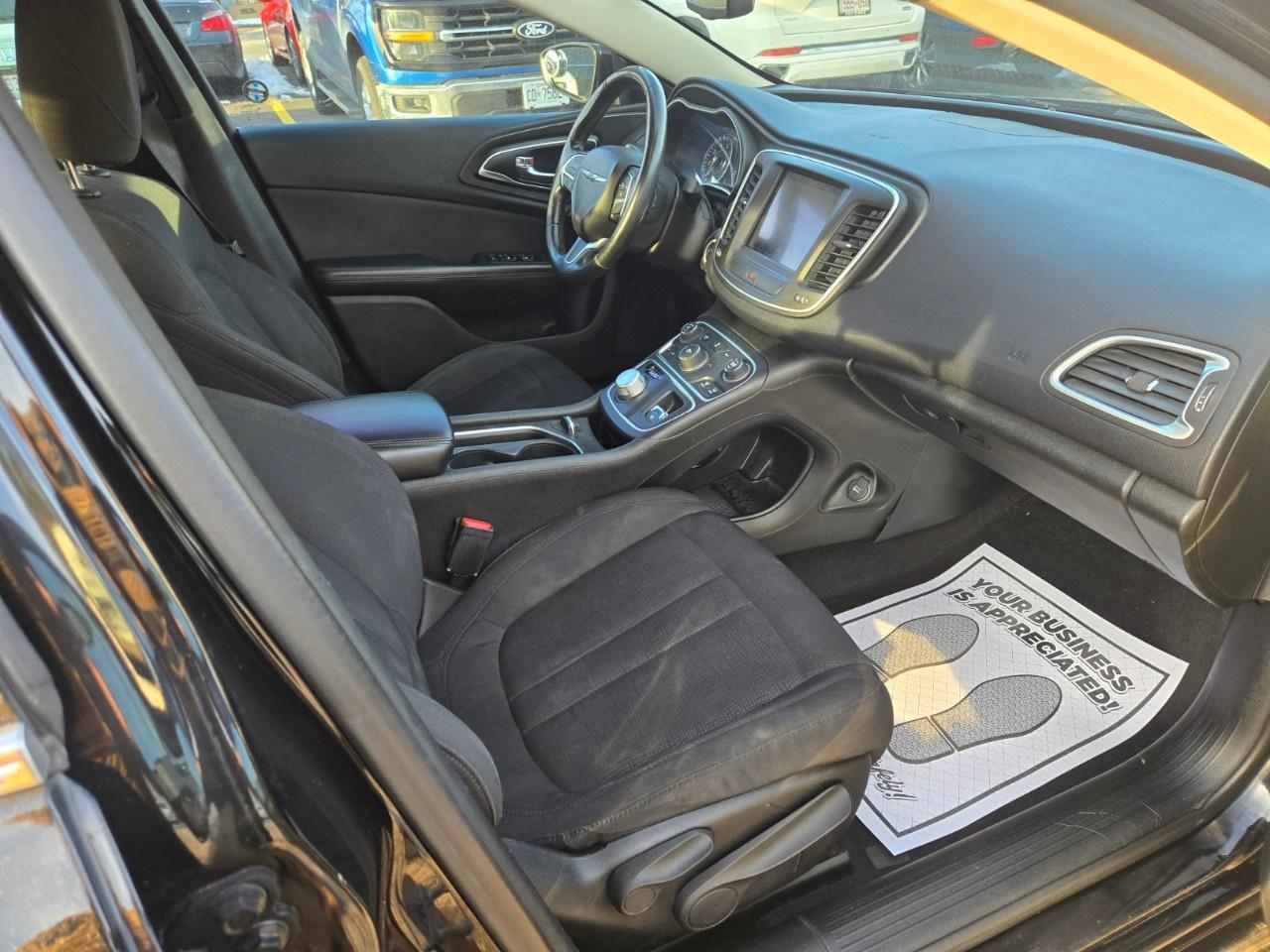 2015 Chrysler 200 4dr Sdn Limited FWD Photo