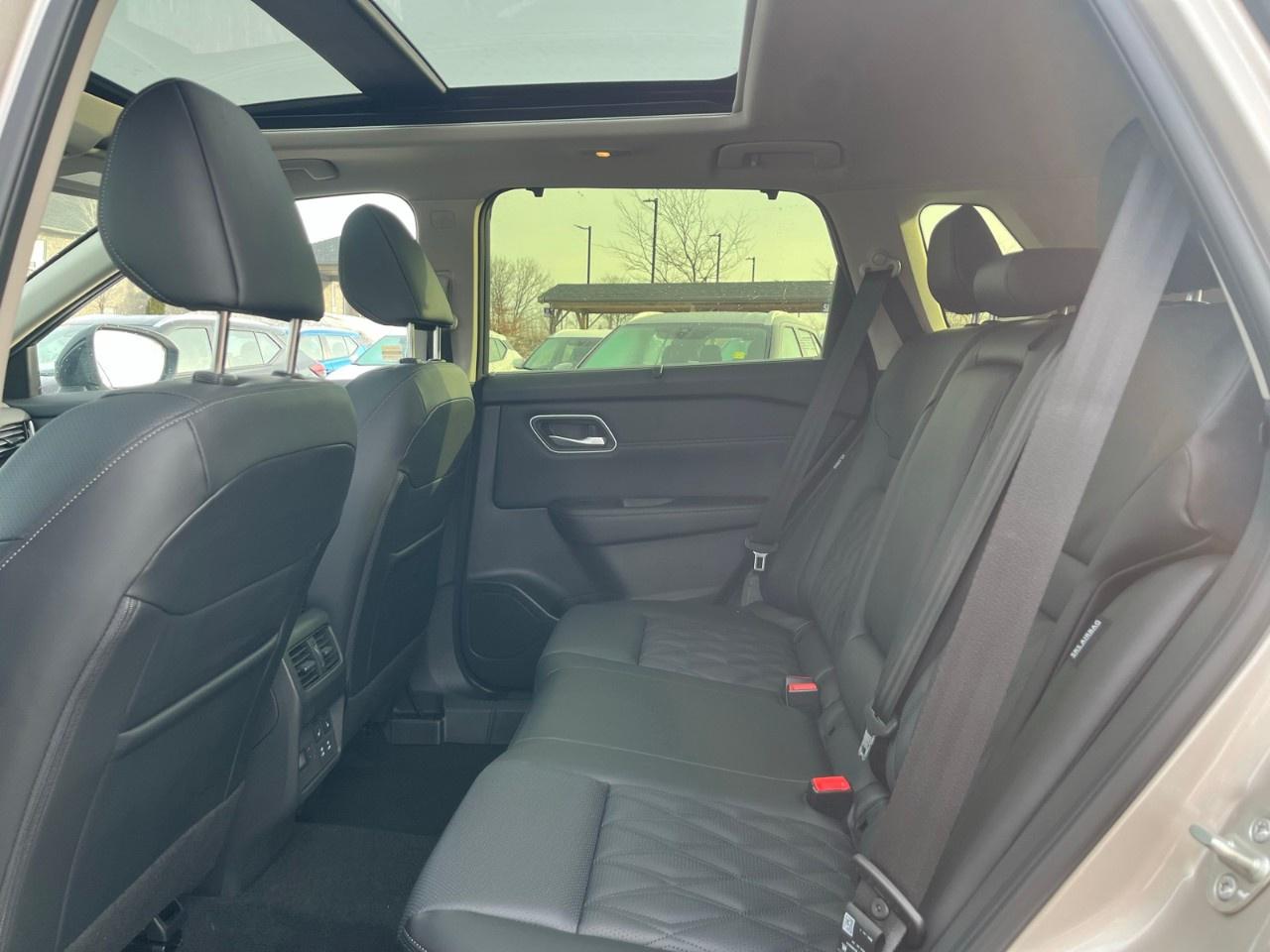 2026 Nissan Rogue AWD Platinum Photo