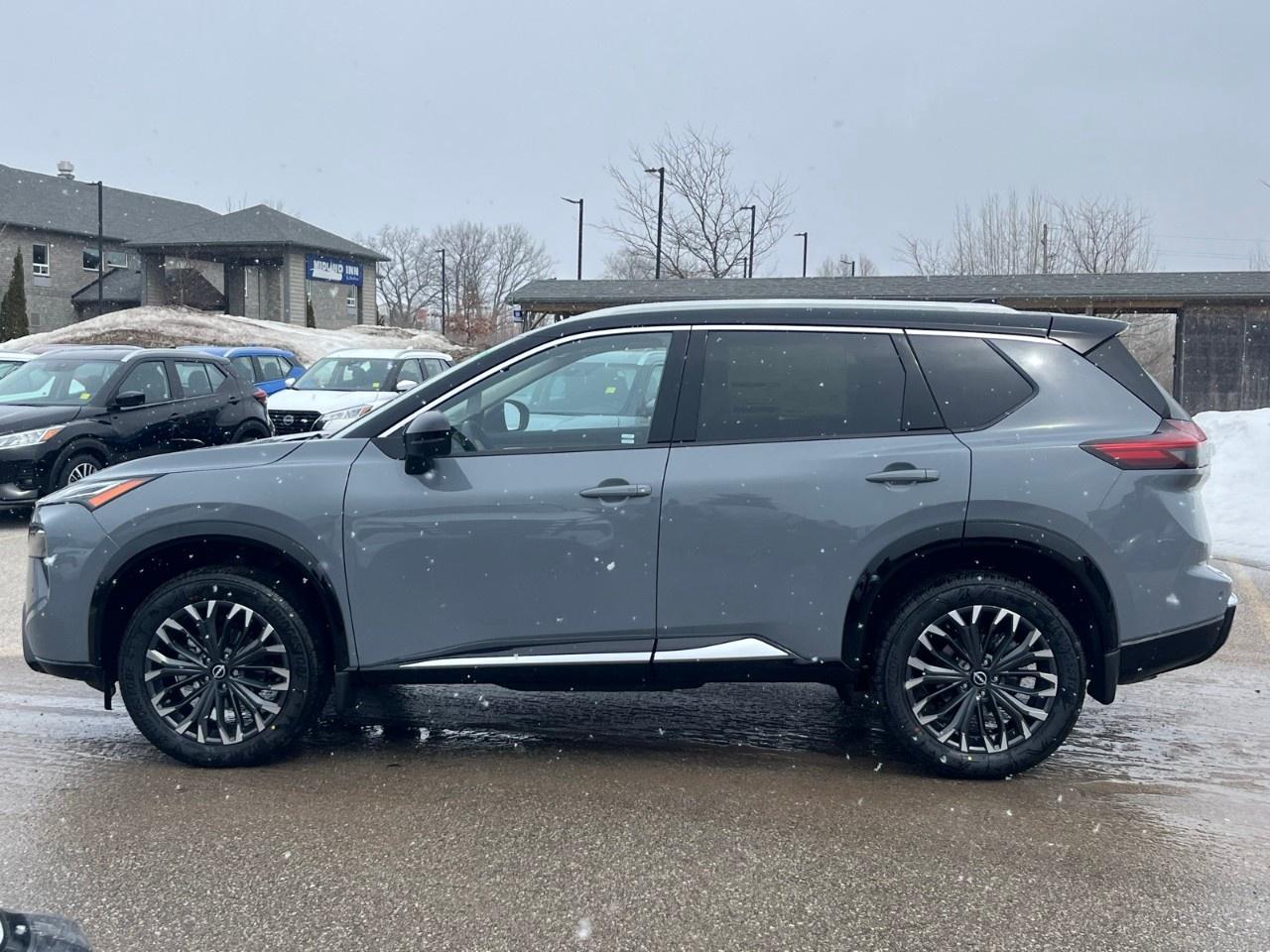 2026 Nissan Rogue AWD Platinum Photo4