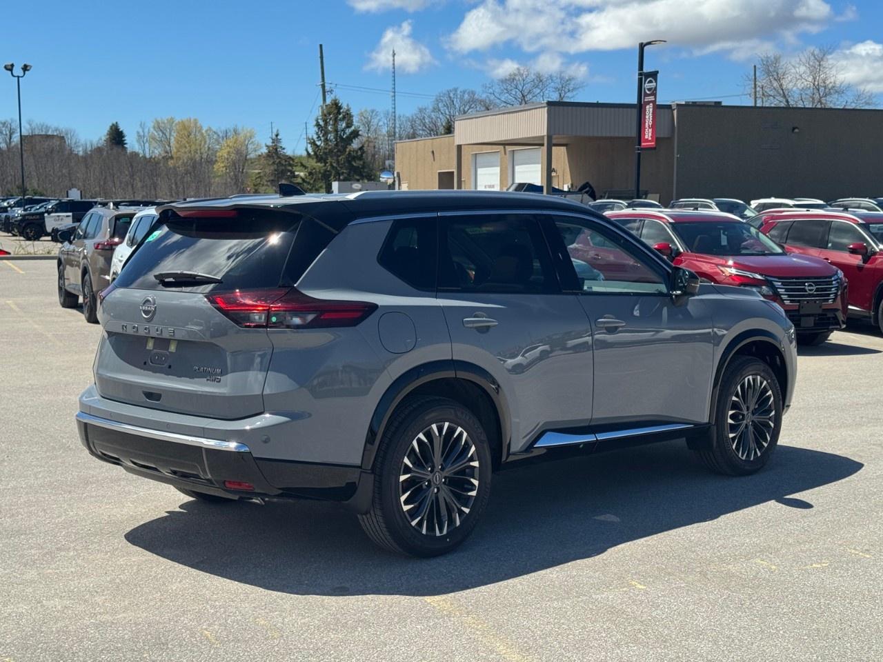 2026 Nissan Rogue AWD Platinum Photo2