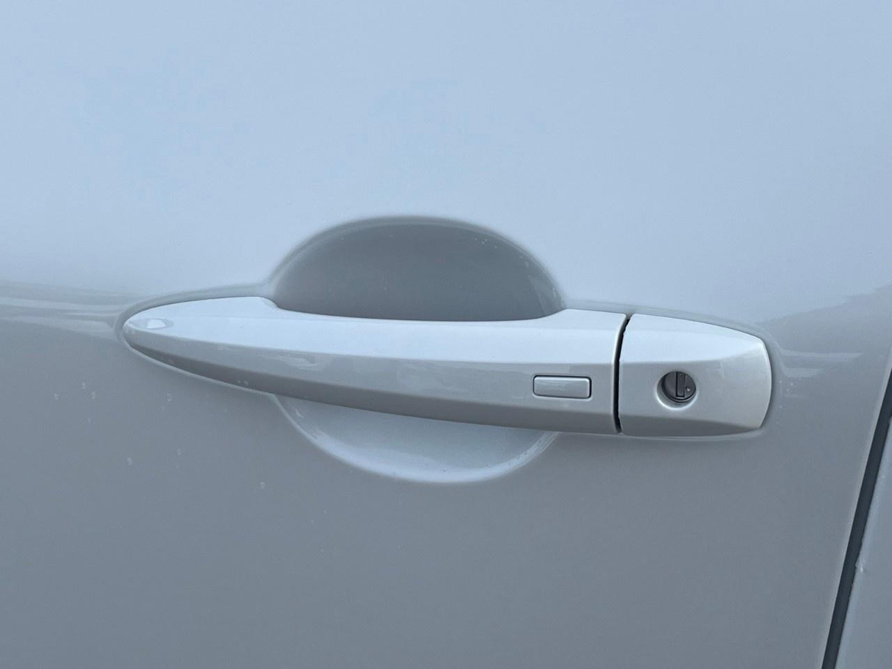 2026 Nissan Rogue AWD Platinum Photo3