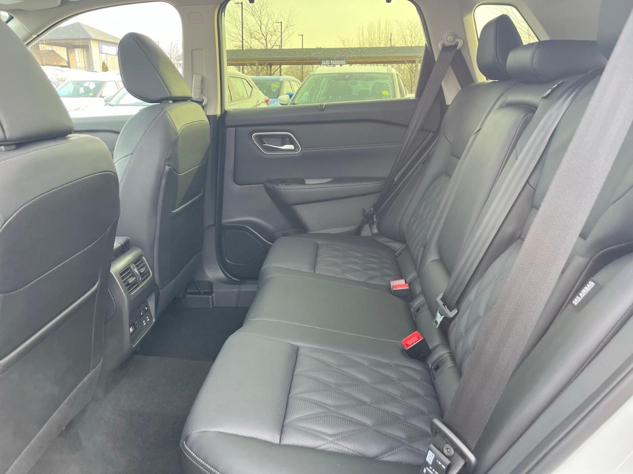 2026 Nissan Rogue AWD Platinum Photo