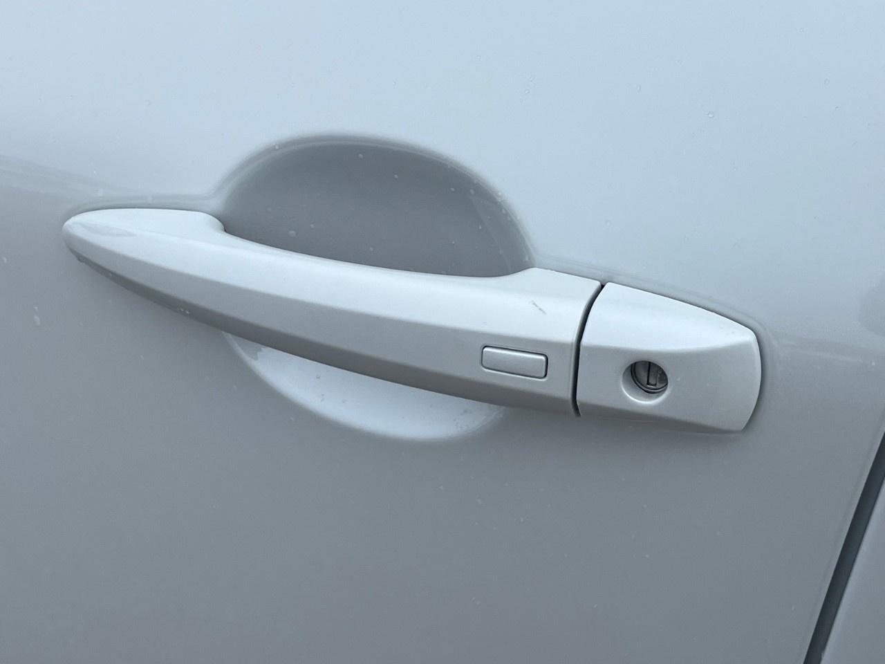 2026 Nissan Rogue AWD Platinum Photo3