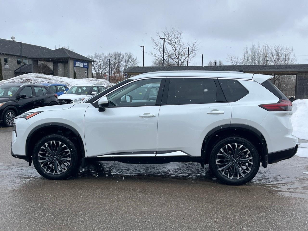 2026 Nissan Rogue AWD Platinum Photo4