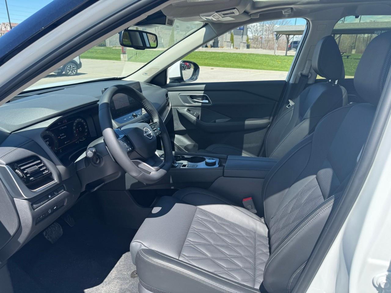 2026 Nissan Rogue AWD Platinum Photo