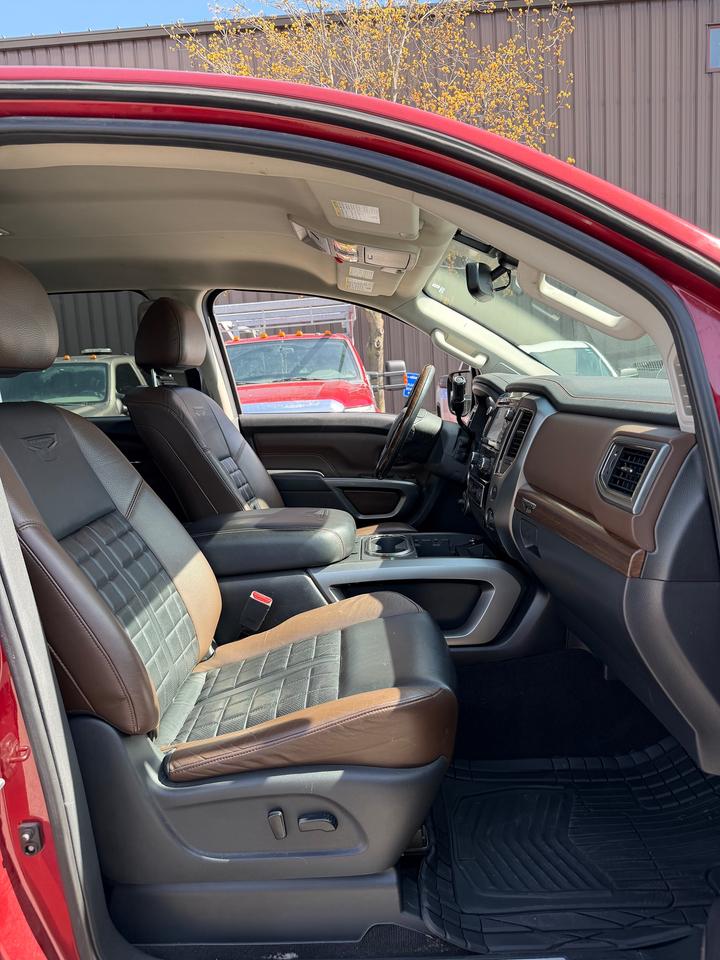 2017 Nissan Titan Platinum Reserve 5.6L V8 Photo