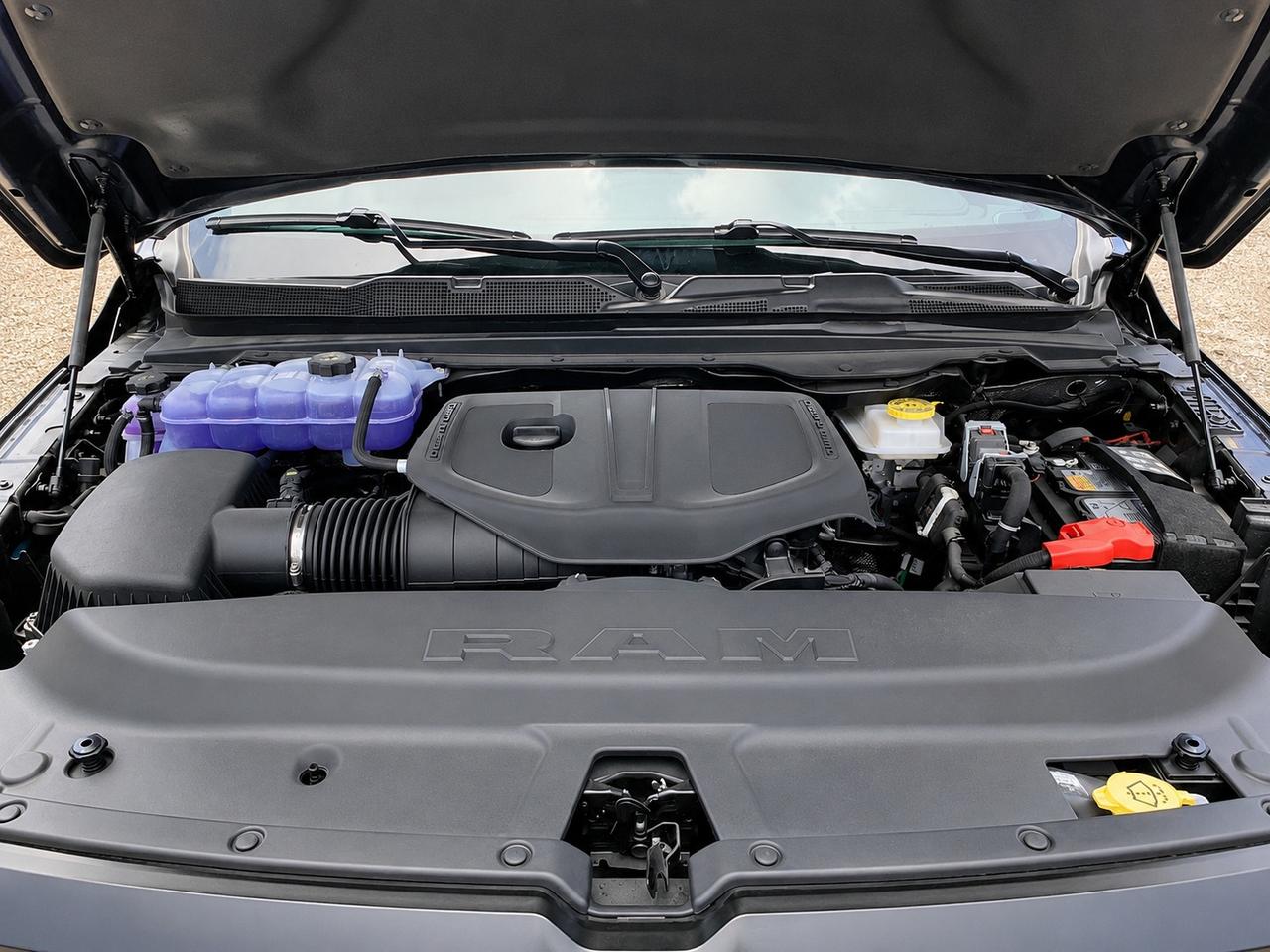 2026 RAM 1500 SPORT | Pano Roof | Sport Hood | 12" Touchscreen Photo