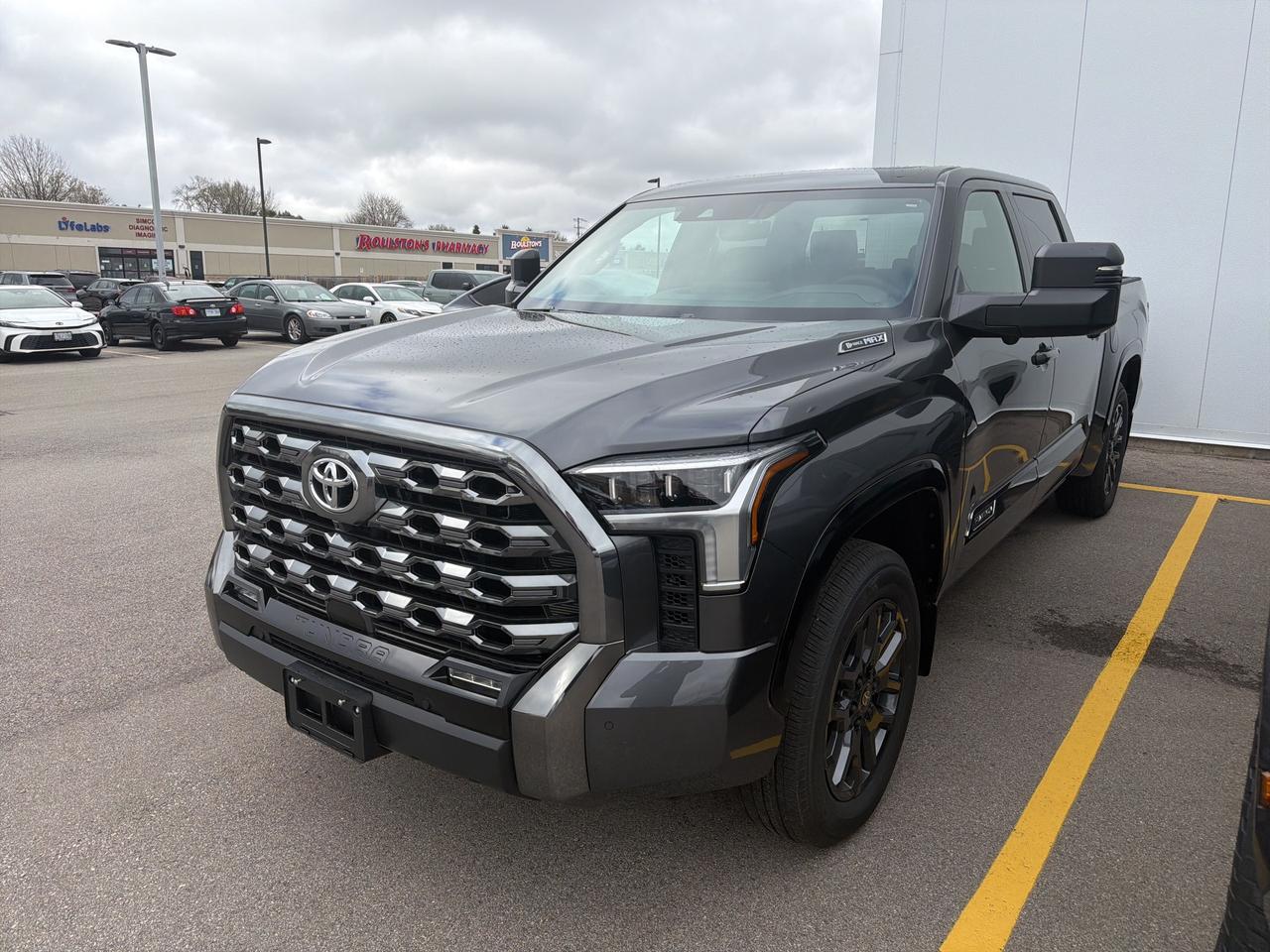2026 Toyota Tundra Platinum Hybrid Photo