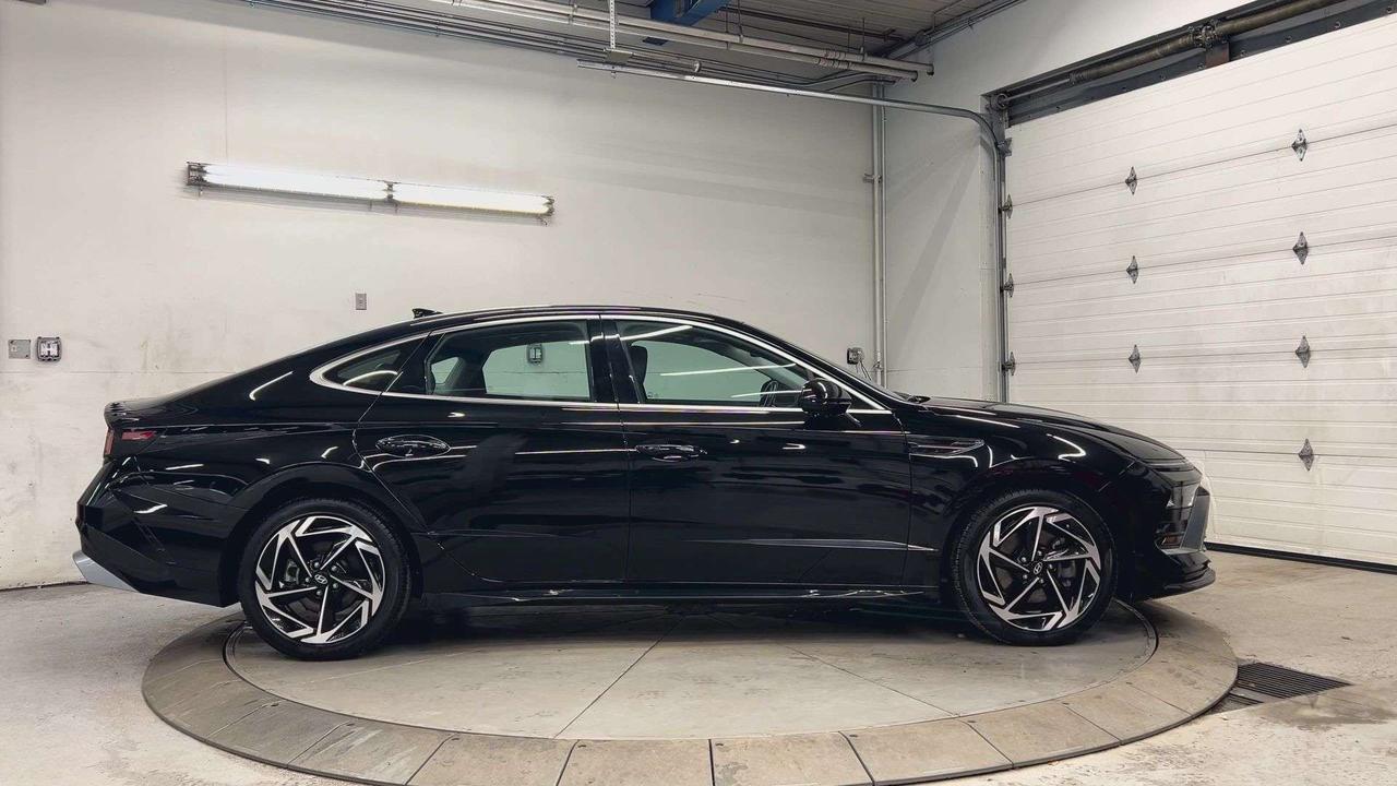 2024 Hyundai Sonata TREND AWD | LEATHER |PANO ROOF | CARPLAY | ALLOYS Photo5