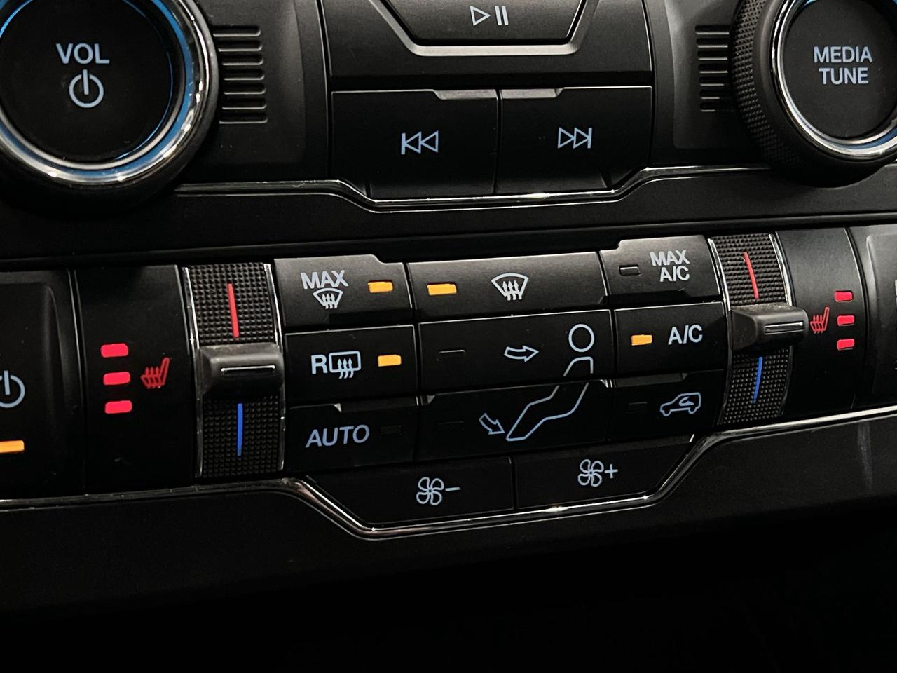 2019 Ford Explorer AWD | 7-PASS | HTD LEATHER | SUNROOF | CARPLAY Photo