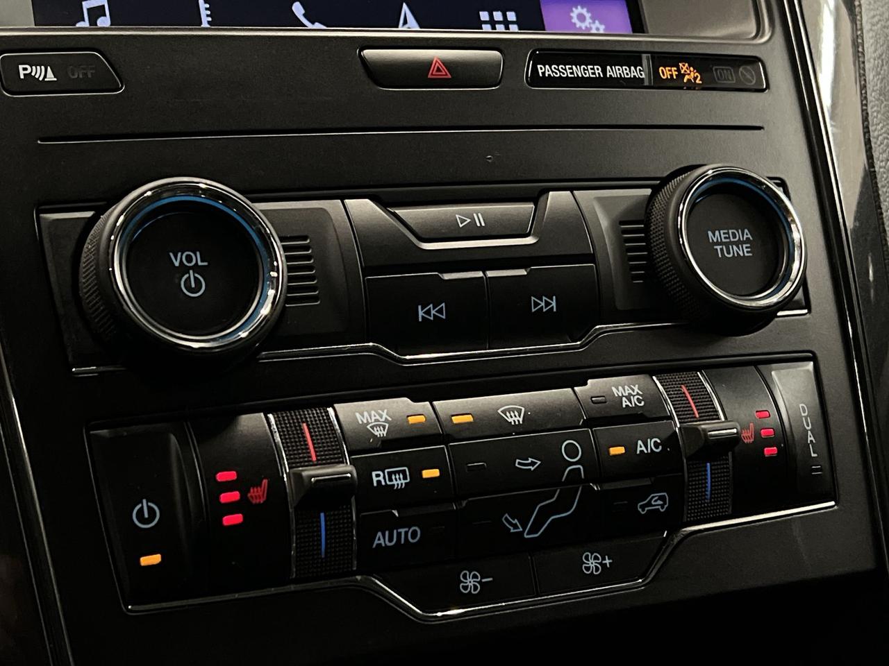 2019 Ford Explorer AWD | 7-PASS | HTD LEATHER | SUNROOF | CARPLAY Photo
