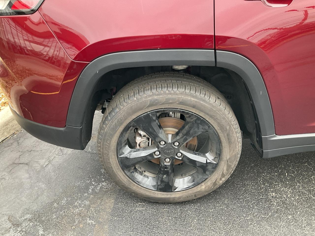 2025 Jeep Grand Cherokee NAV / 4X4 / LEATHER / HTD SEATS Photo4