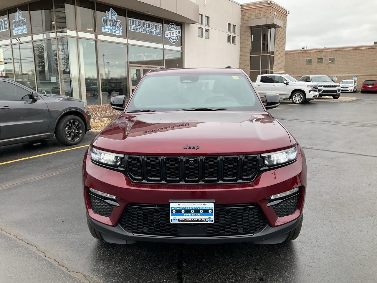 2025 Jeep Grand Cherokee NAV / 4X4 / LEATHER / HTD SEATS Photo