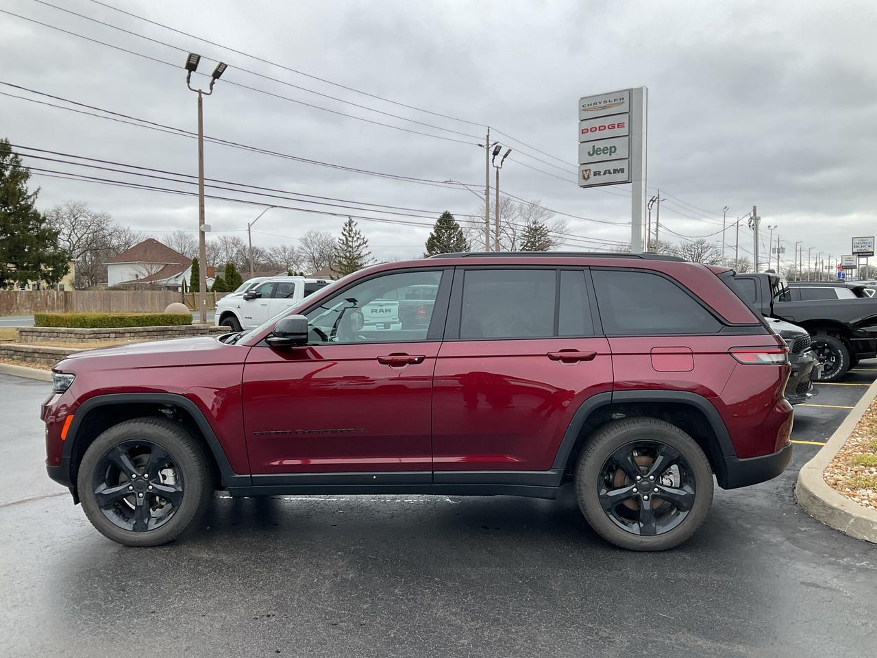 2025 Jeep Grand Cherokee NAV / 4X4 / LEATHER / HTD SEATS Photo