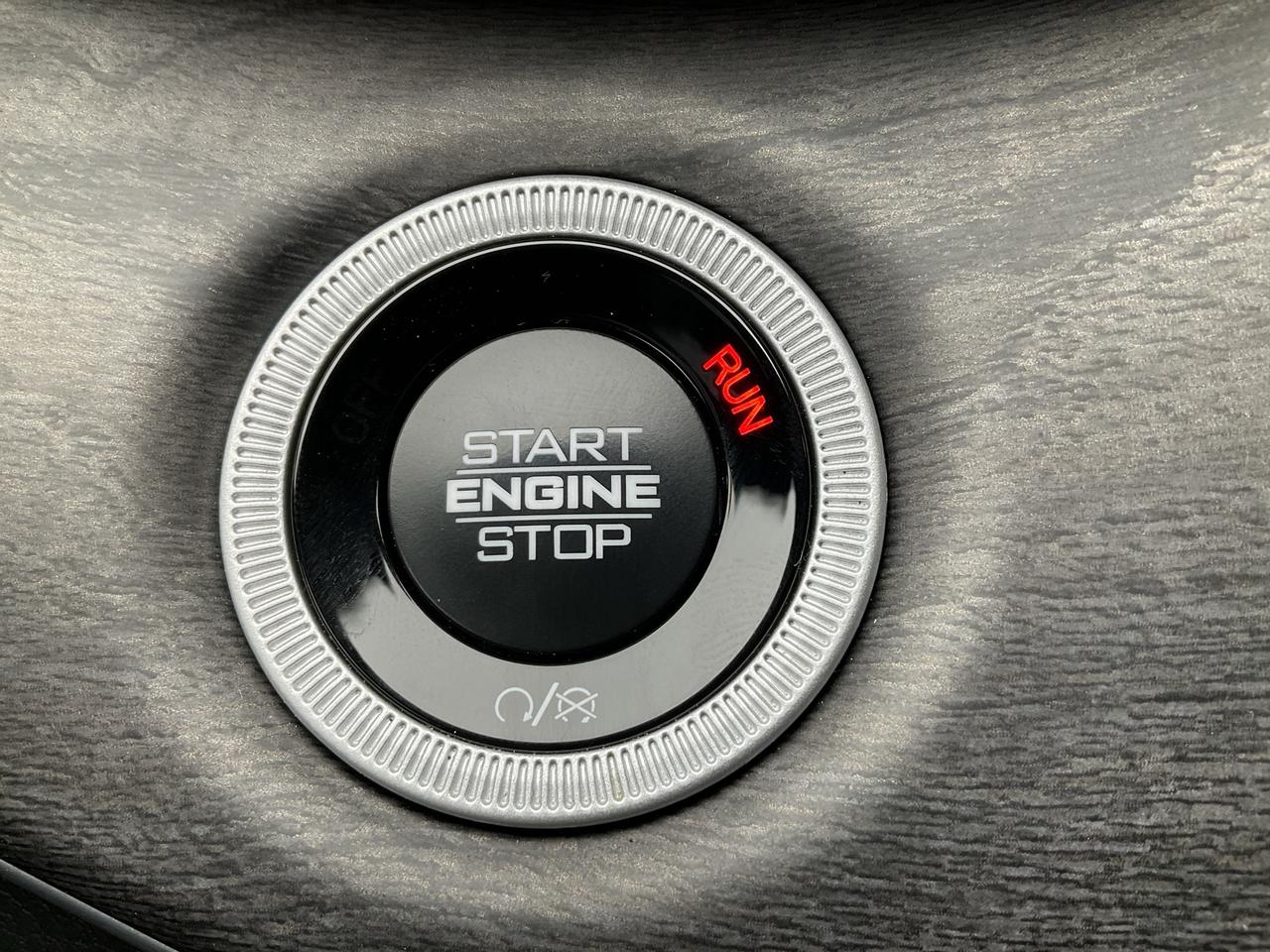 2025 Jeep Grand Cherokee NAV / 4X4 / LEATHER / HTD SEATS Photo