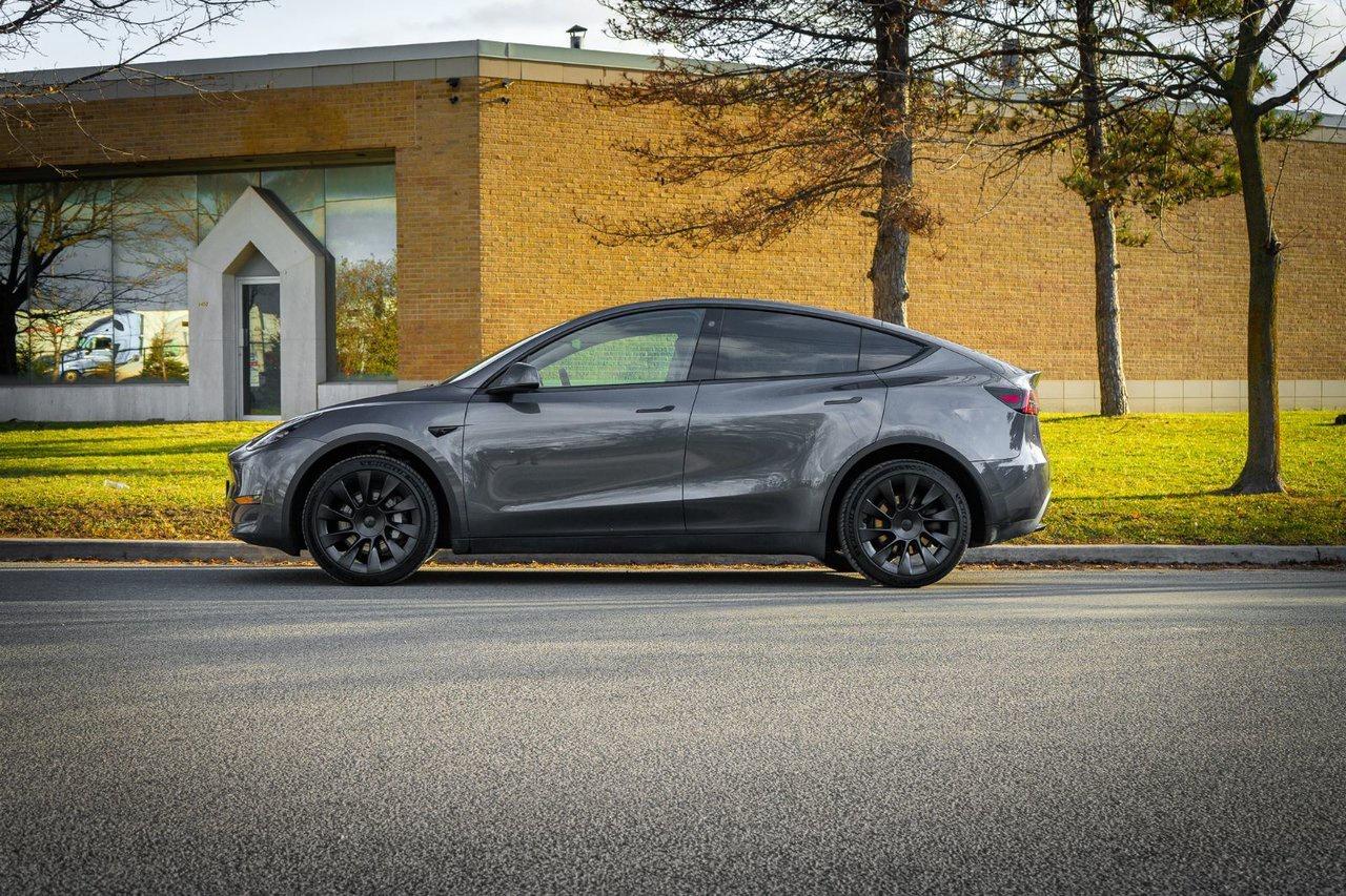 2023 Tesla Model Y LONG RANGE Photo4