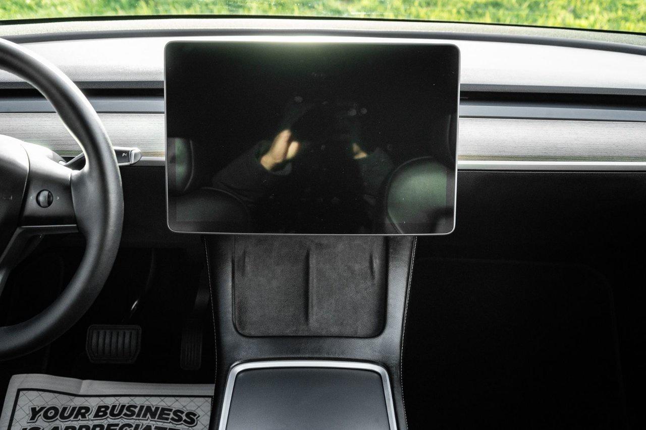 2023 Tesla Model Y LONG RANGE Photo