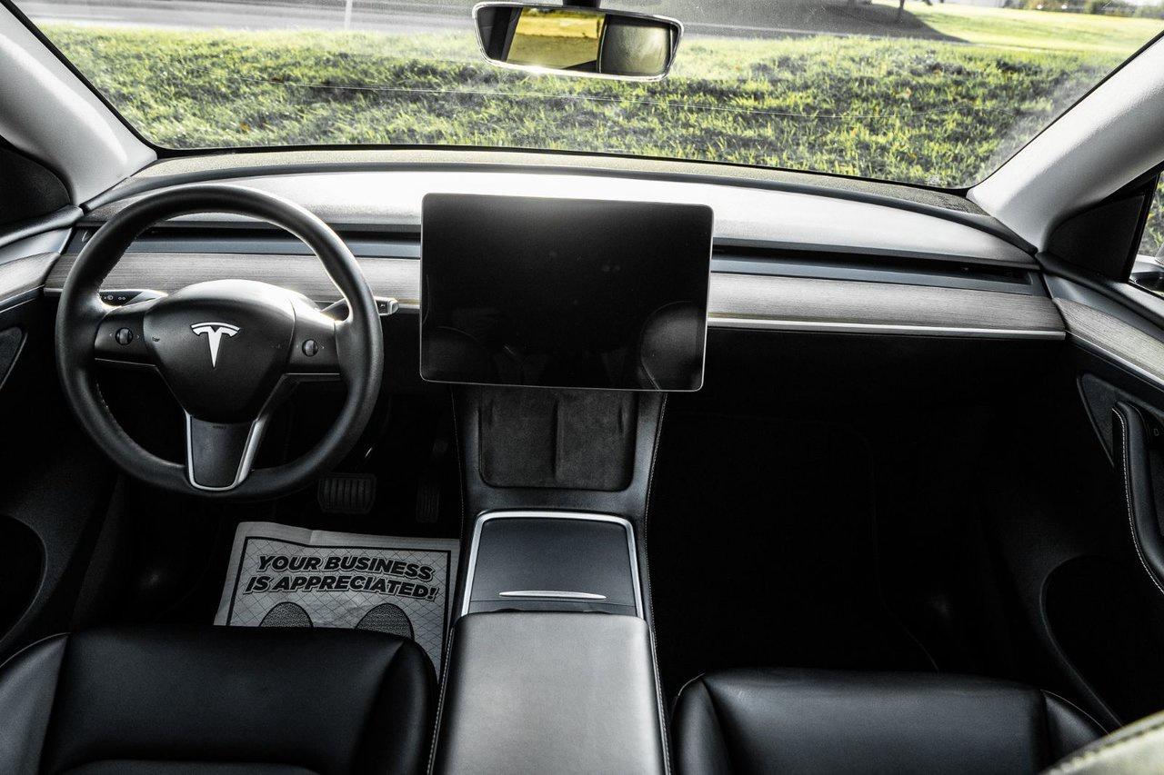 2023 Tesla Model Y LONG RANGE Photo