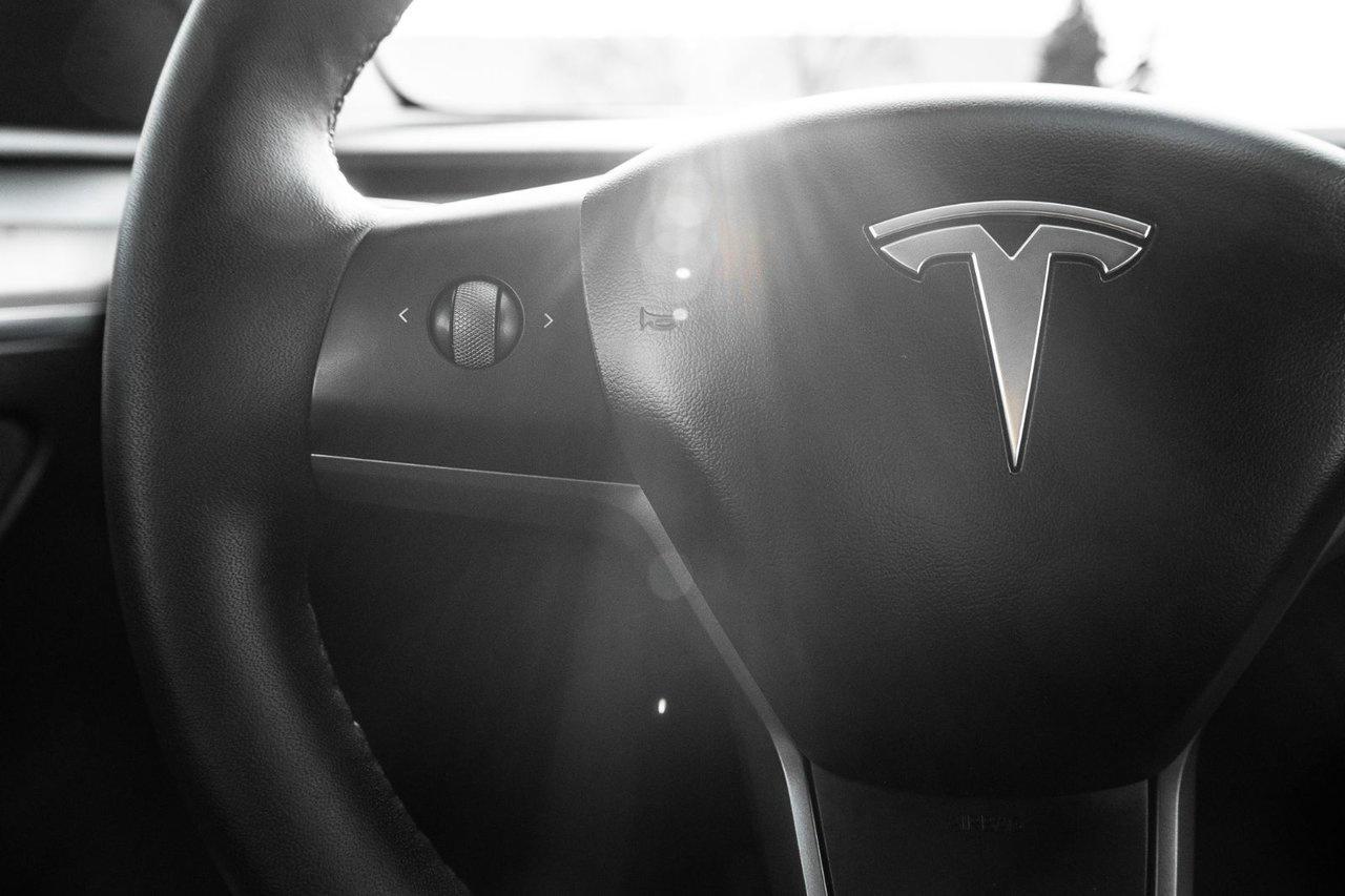 2023 Tesla Model Y LONG RANGE Photo