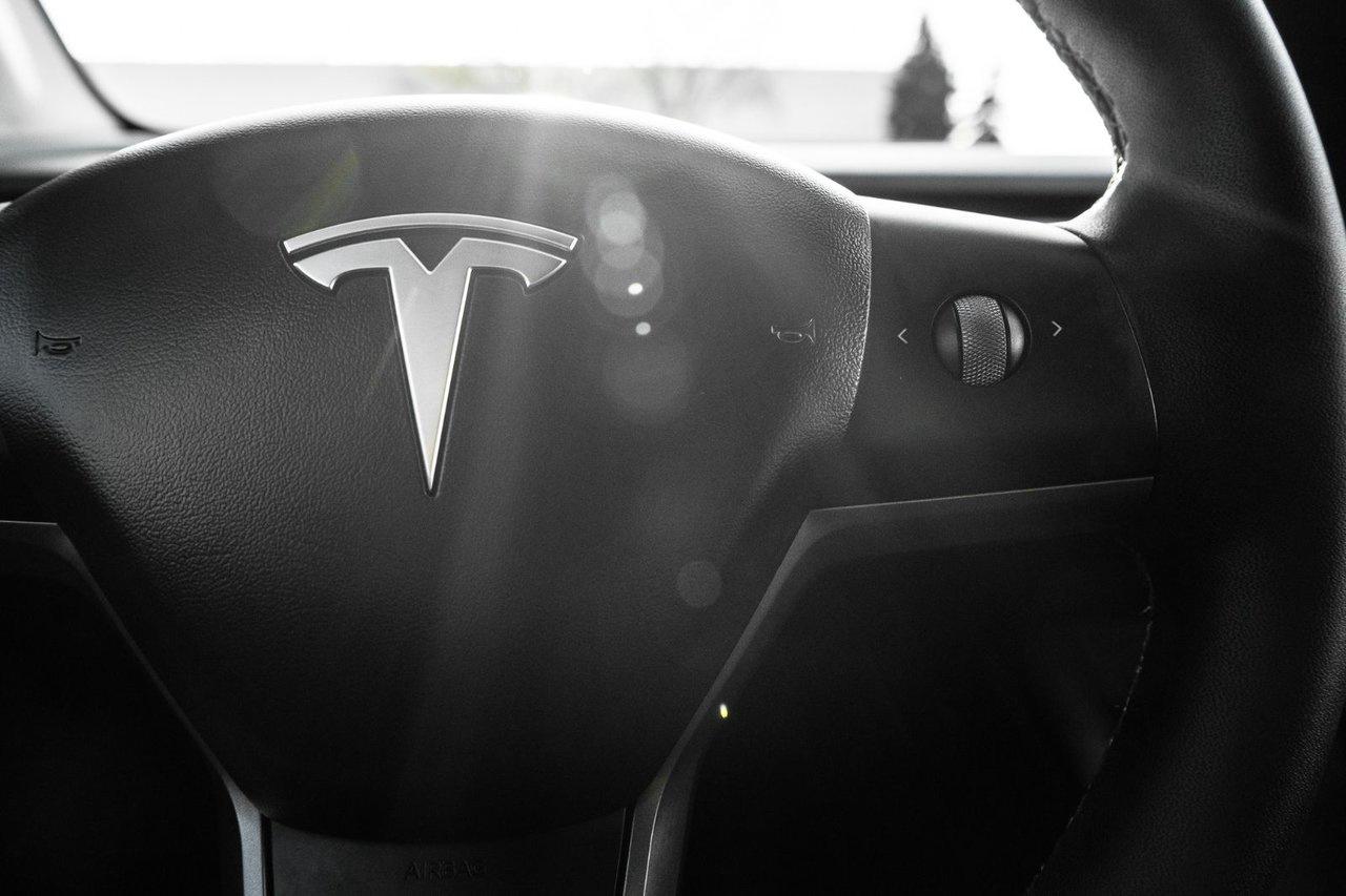 2023 Tesla Model Y LONG RANGE Photo