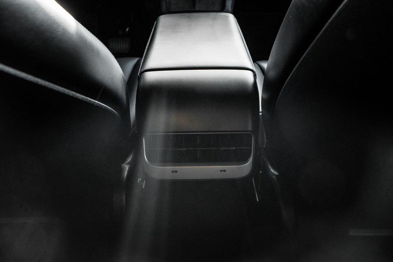 2023 Tesla Model Y LONG RANGE Photo