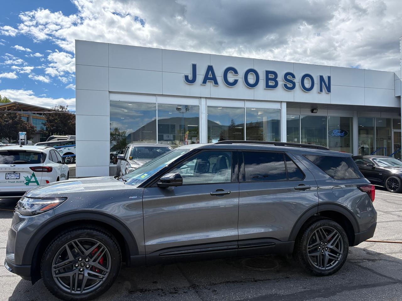 2026 Ford Explorer ST-Line Photo1