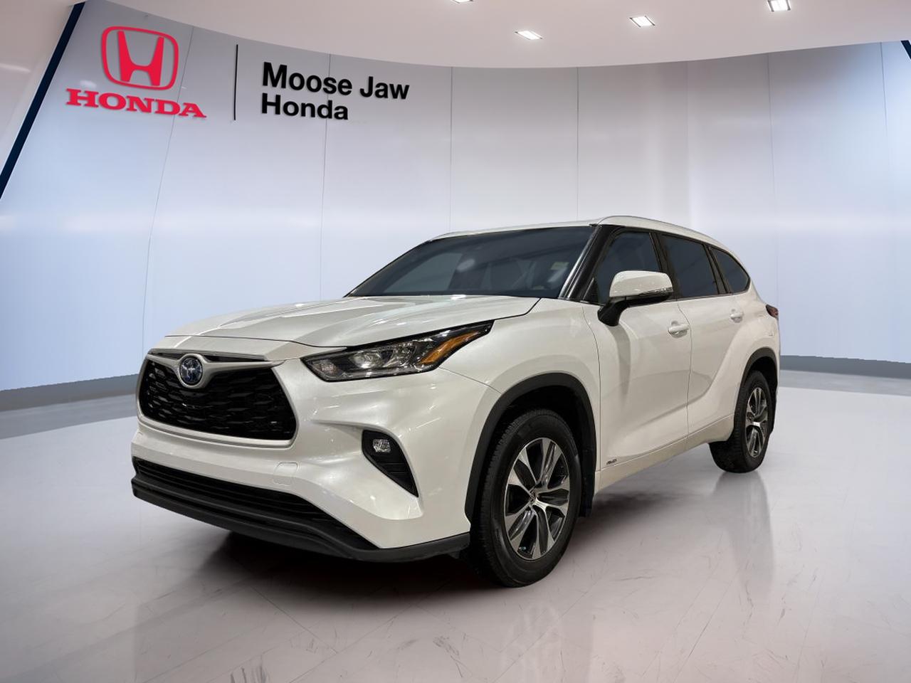 Used 2022 Toyota Highlander HYBRID XLE for sale in Moose Jaw, SK