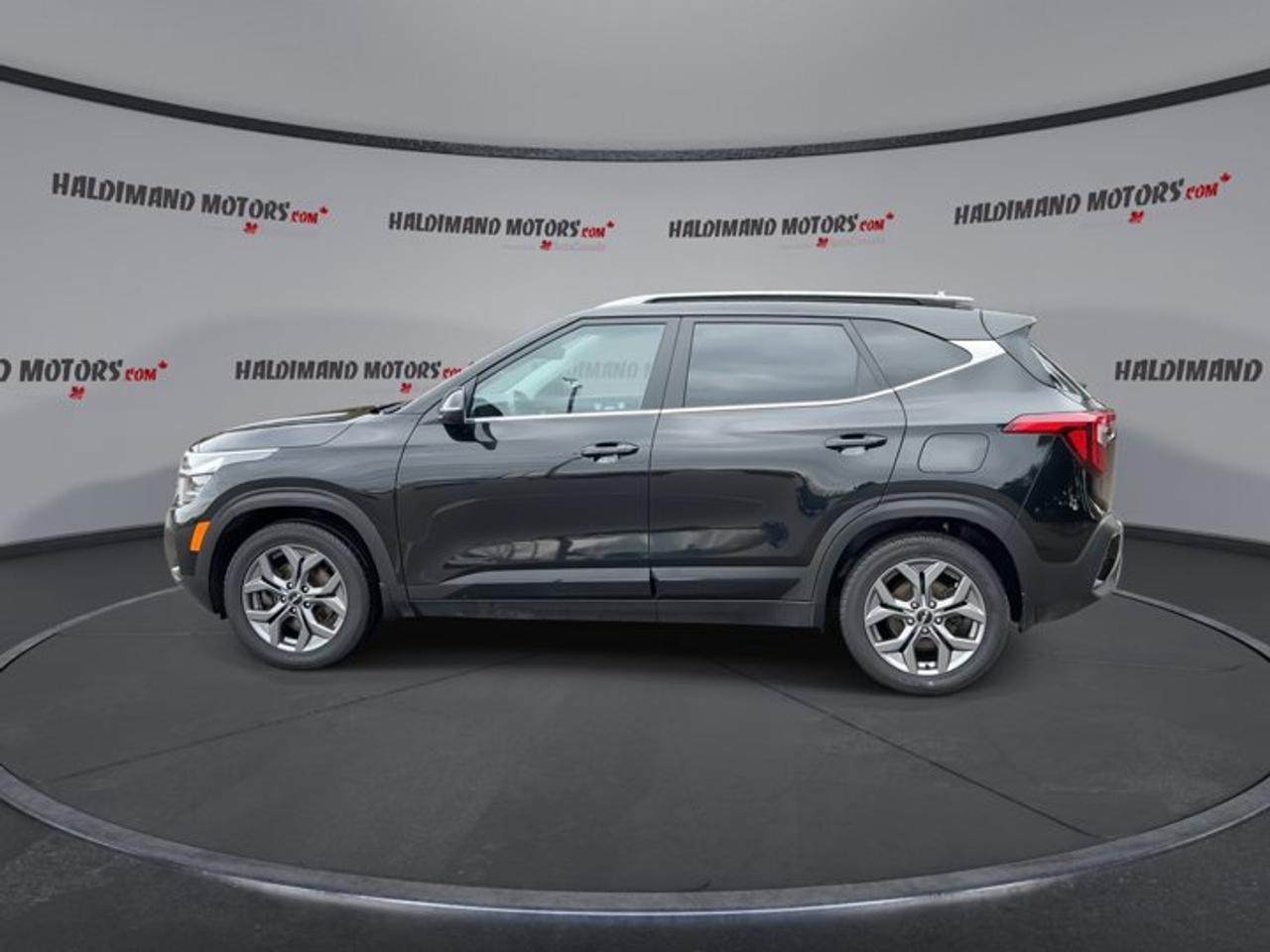 2024 Kia Seltos EX AWD | One Owner | Leather Seats | Heated Steering Wheel Photo4
