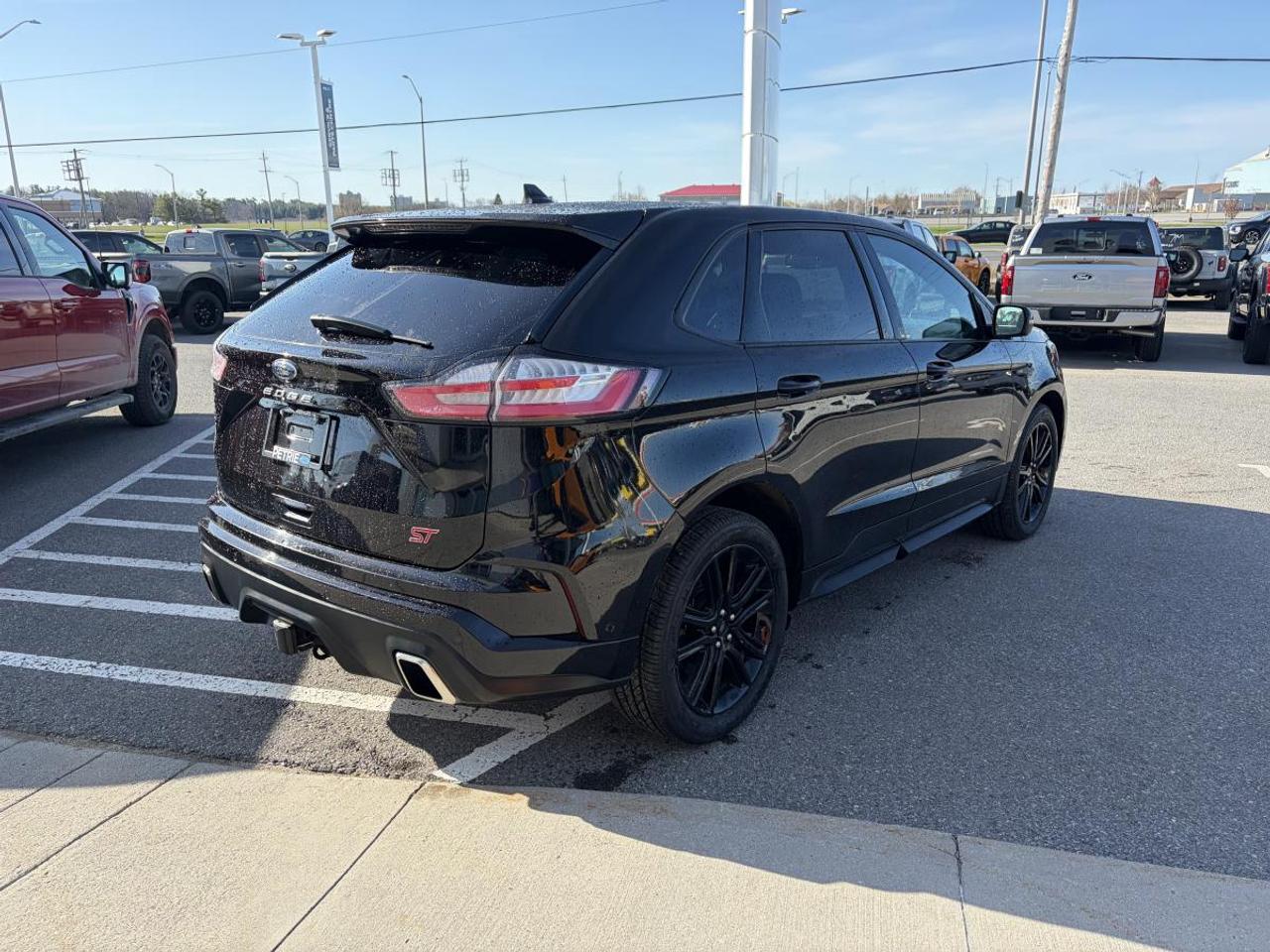 2022 Ford Edge ST Photo4