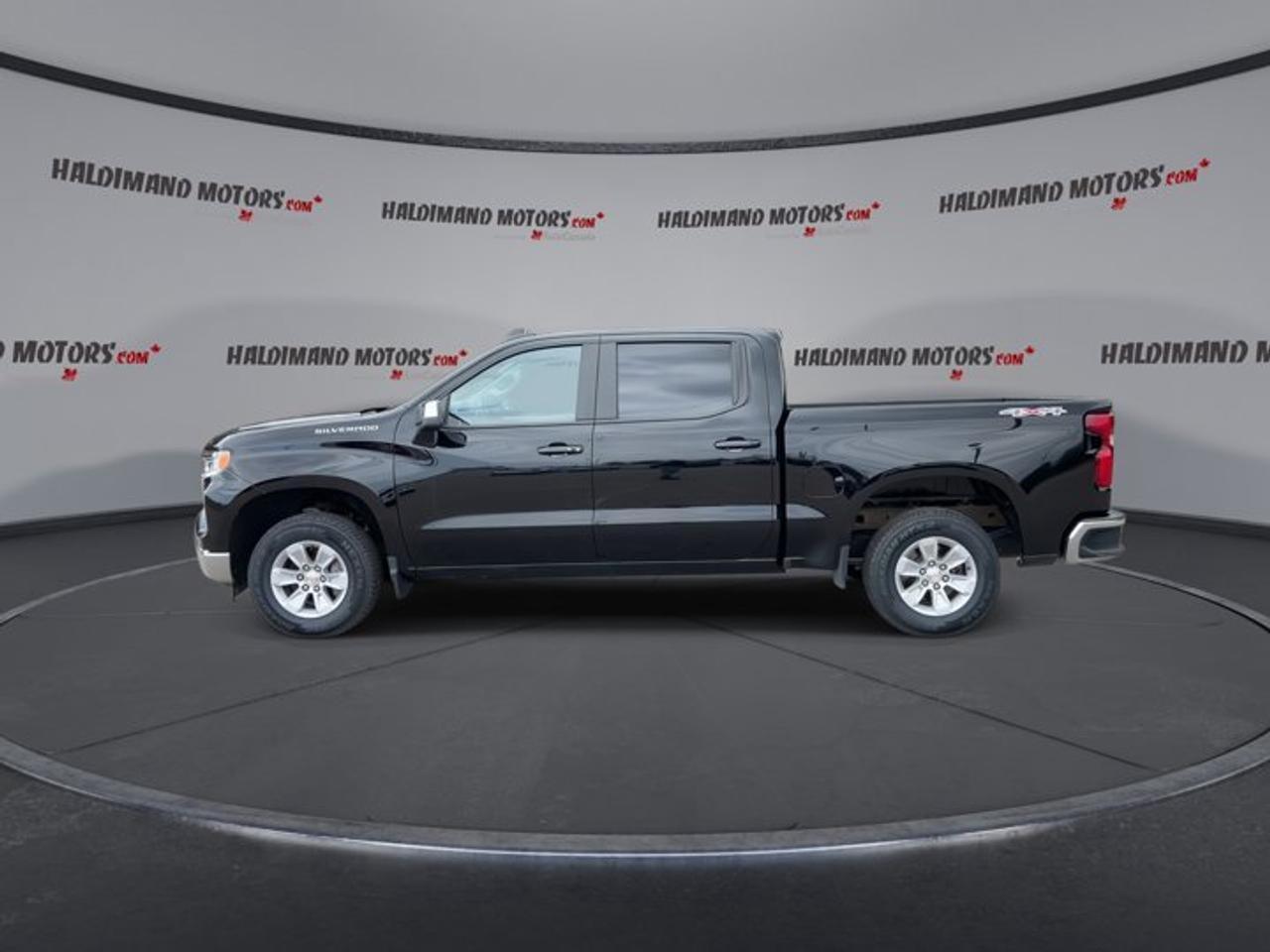2025 Chevrolet Silverado 1500 LT Crew Cab 4wd | Navigation | No accidents Photo4