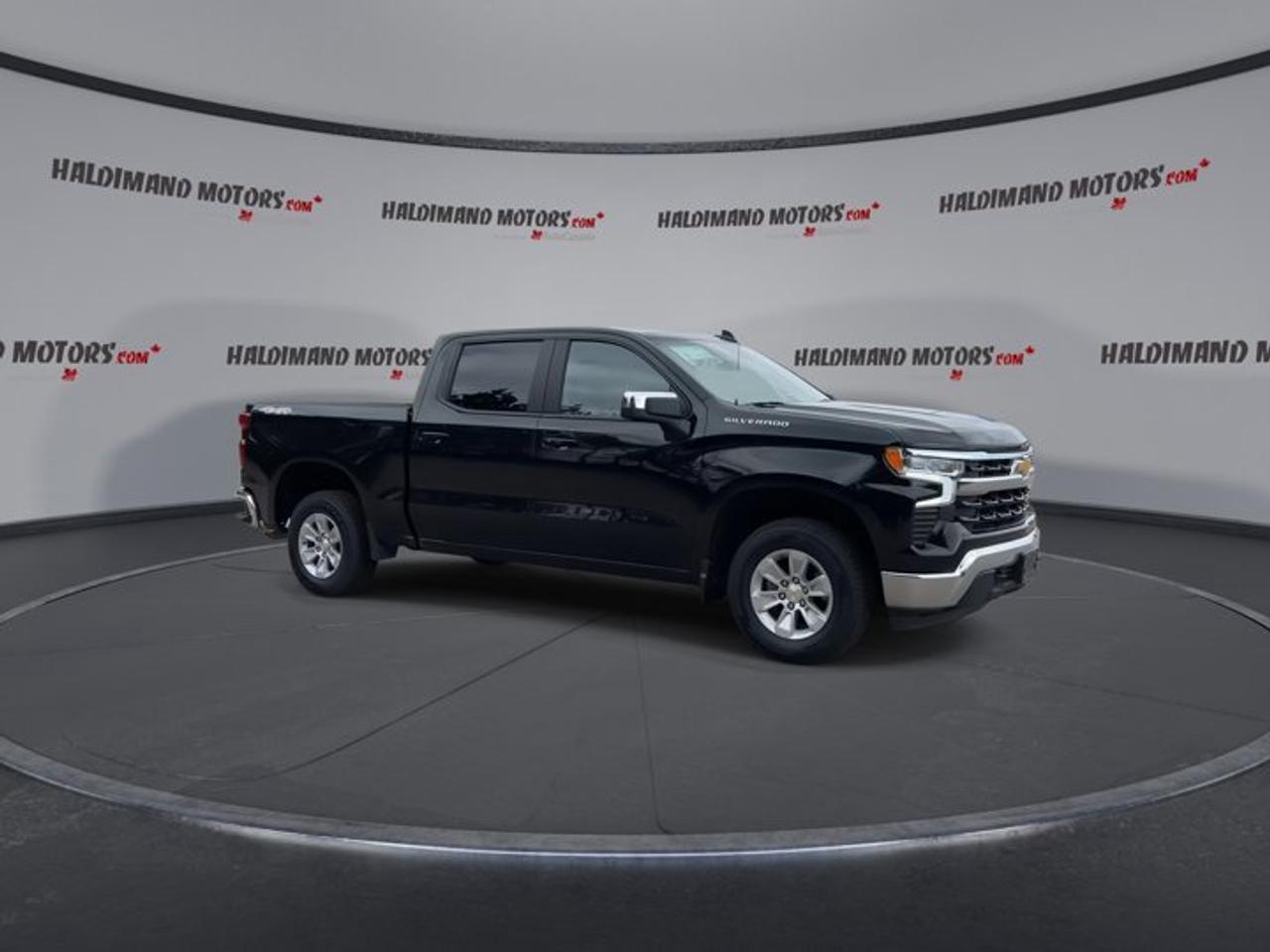 2025 Chevrolet Silverado 1500 LT Crew Cab 4wd | Navigation | No accidents Photo