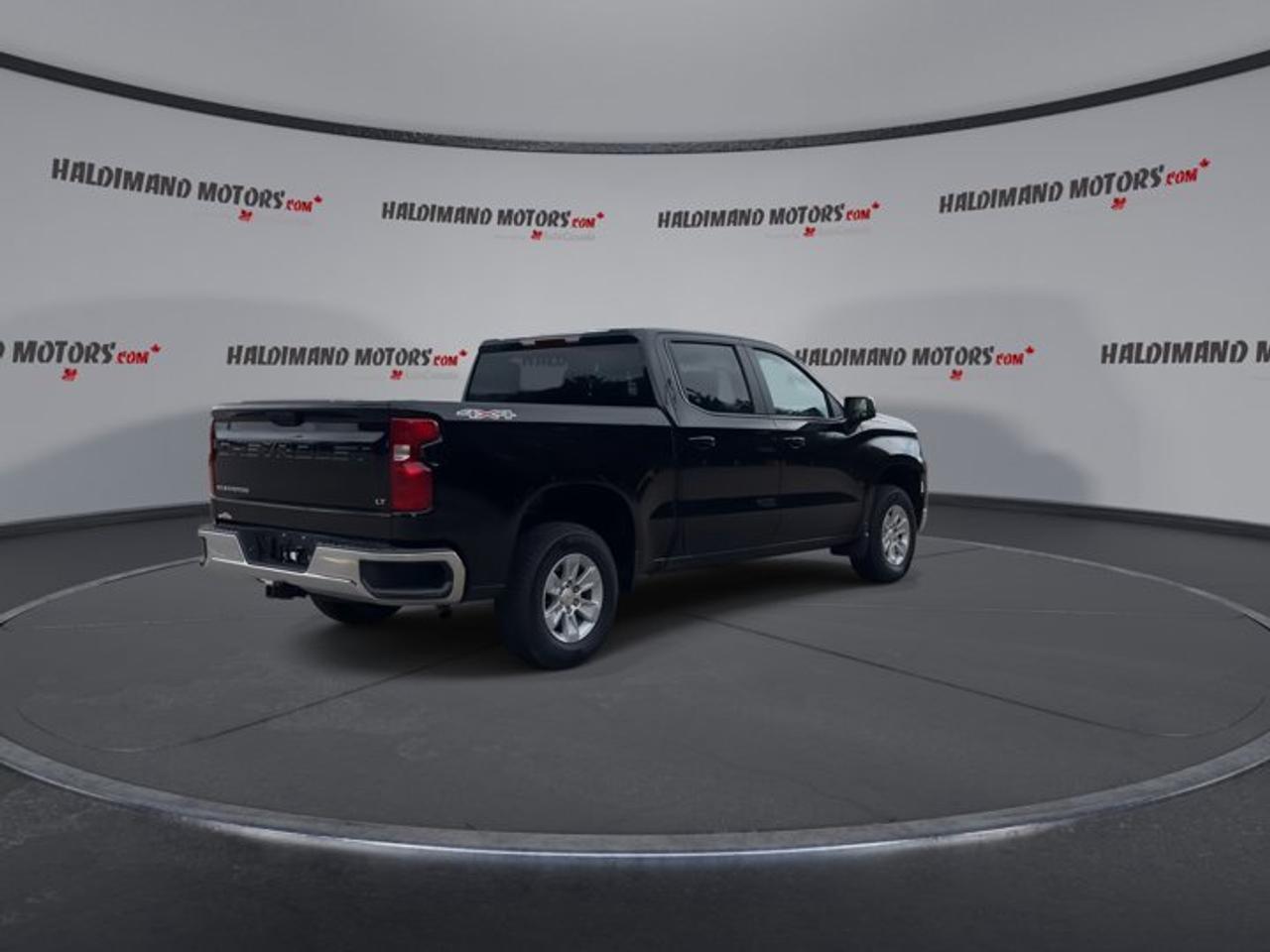 2025 Chevrolet Silverado 1500 LT Crew Cab 4wd | Navigation | No accidents Photo