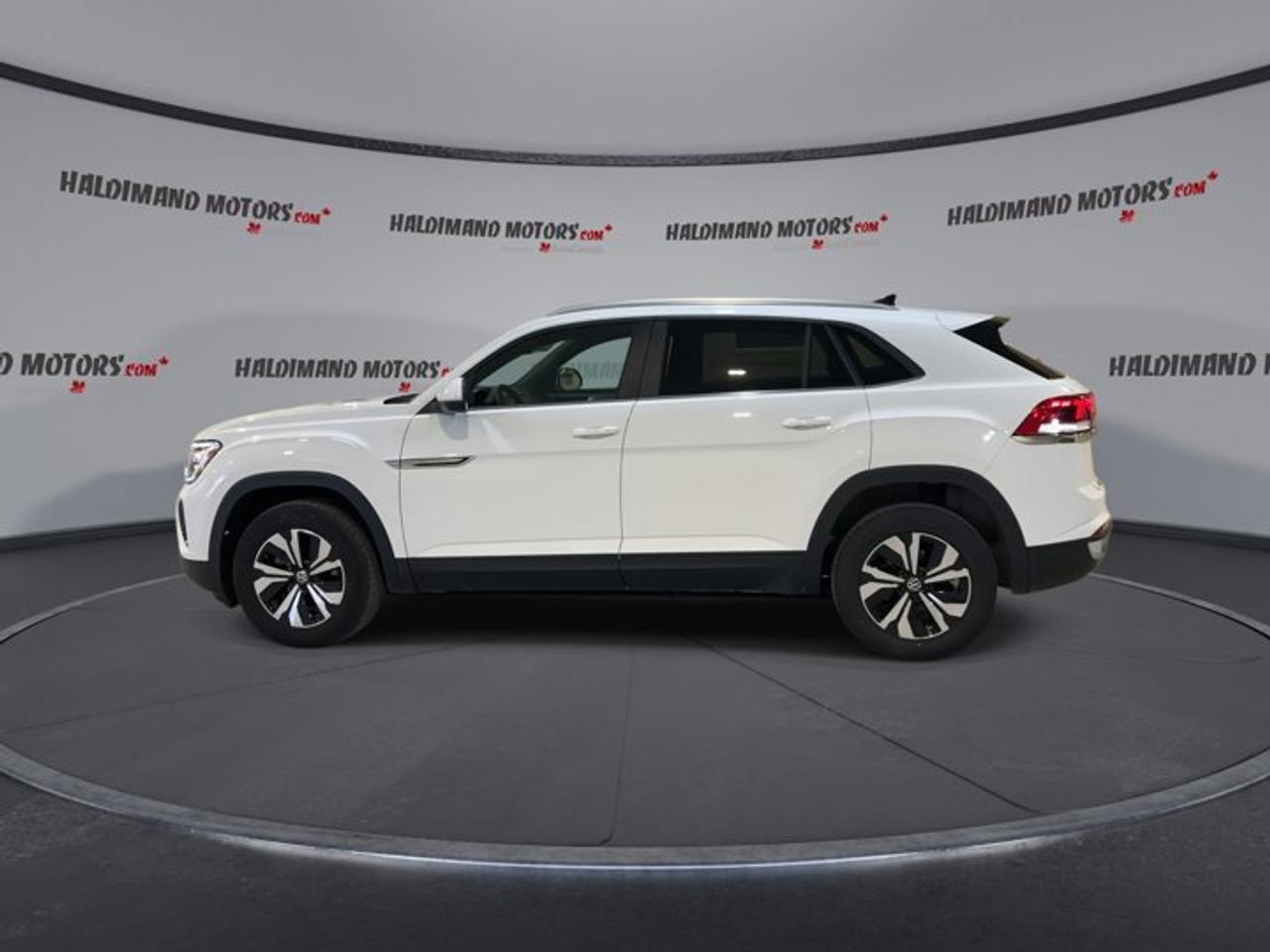 2025 Volkswagen Atlas Cross Sport Comfortline 4MOTION | No accidents Photo