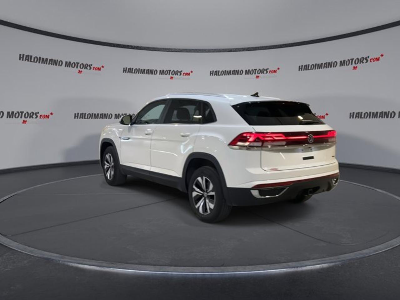 2025 Volkswagen Atlas Cross Sport Comfortline 4MOTION | No accidents Photo