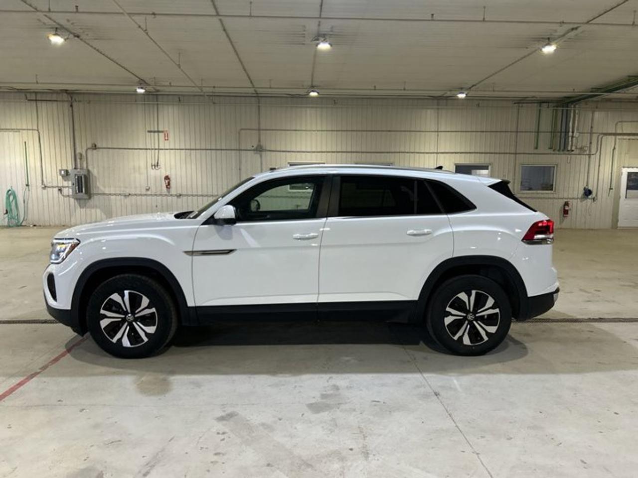 2025 Volkswagen Atlas Cross Sport Comfortline 4MOTION | No accidents Photo