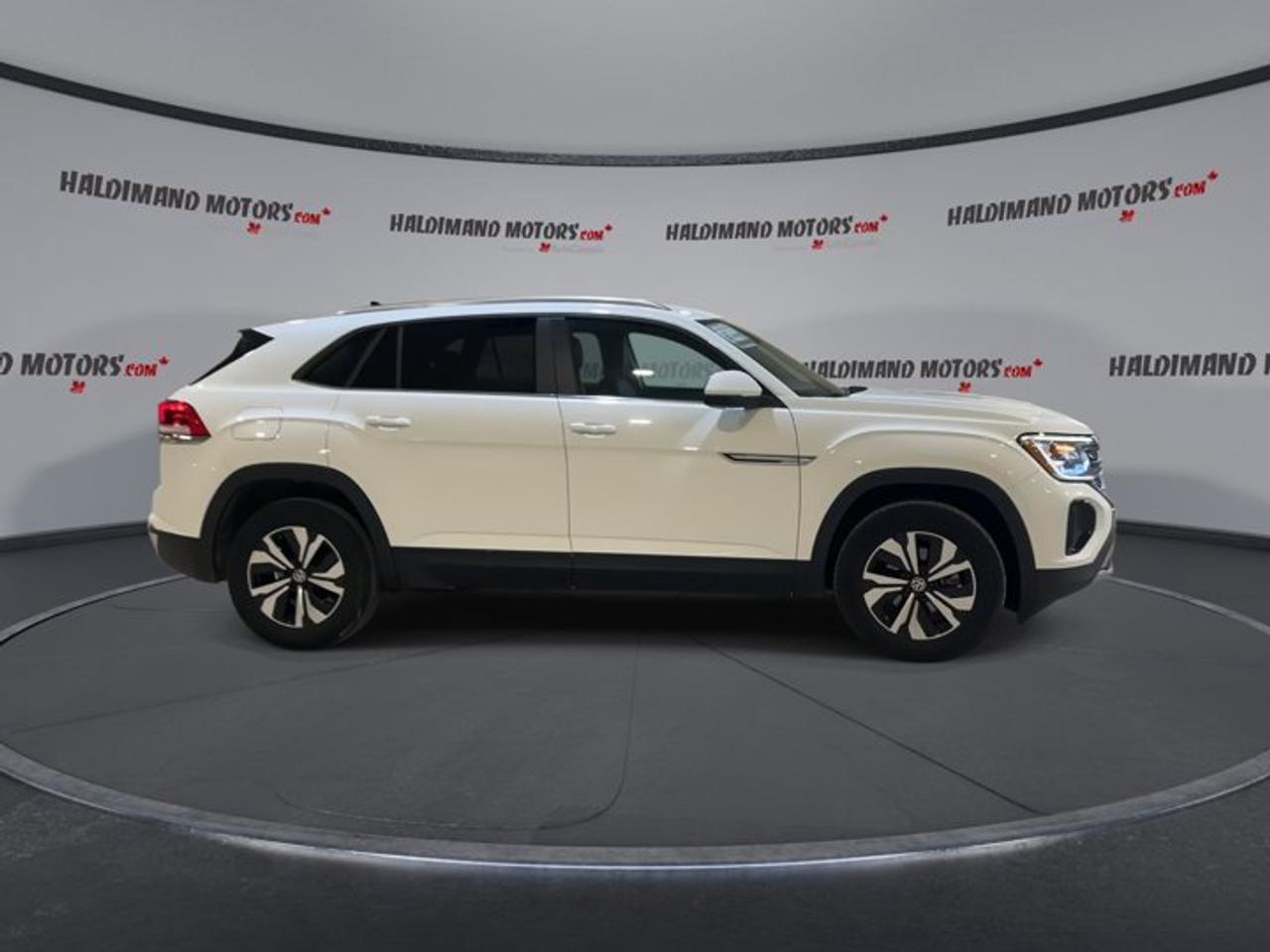 2025 Volkswagen Atlas Cross Sport Comfortline 4MOTION | No accidents Photo