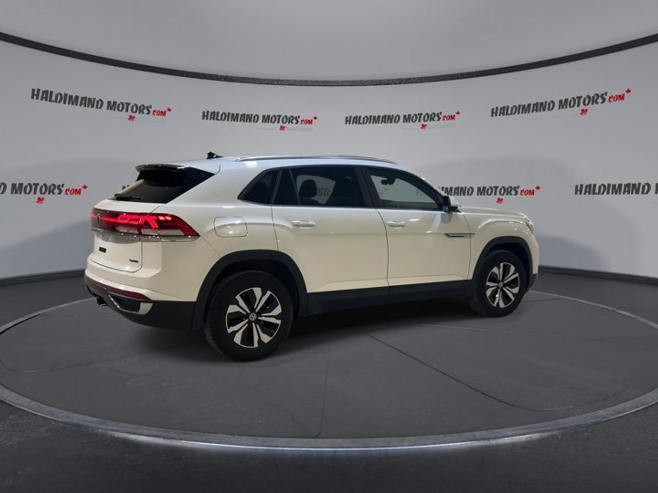 2025 Volkswagen Atlas Cross Sport Comfortline 4MOTION | No accidents Photo