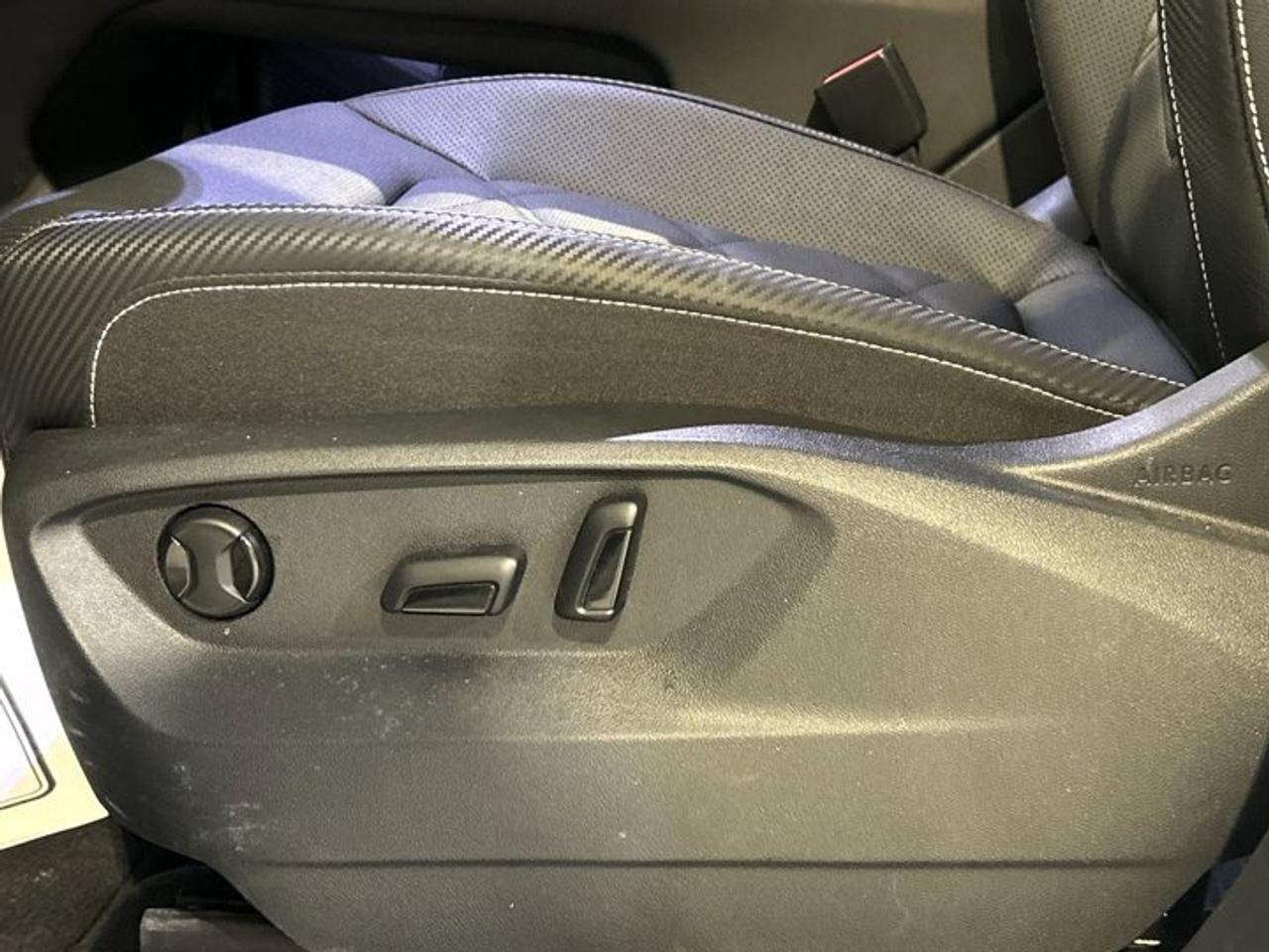 2025 Volkswagen Atlas Cross Sport Comfortline 4MOTION | No accidents Photo