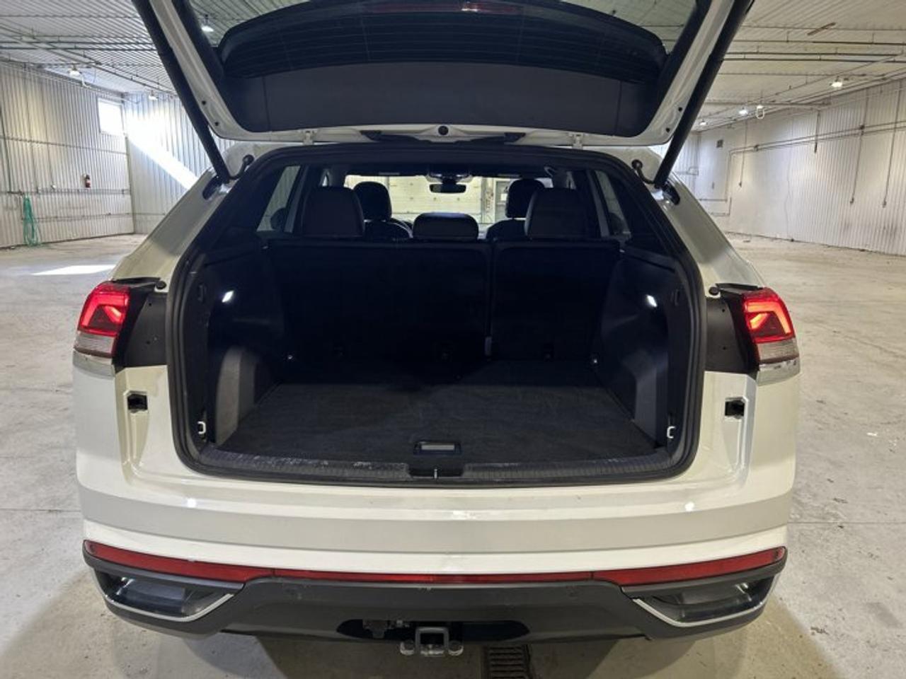 2025 Volkswagen Atlas Cross Sport Comfortline 4MOTION | No accidents Photo